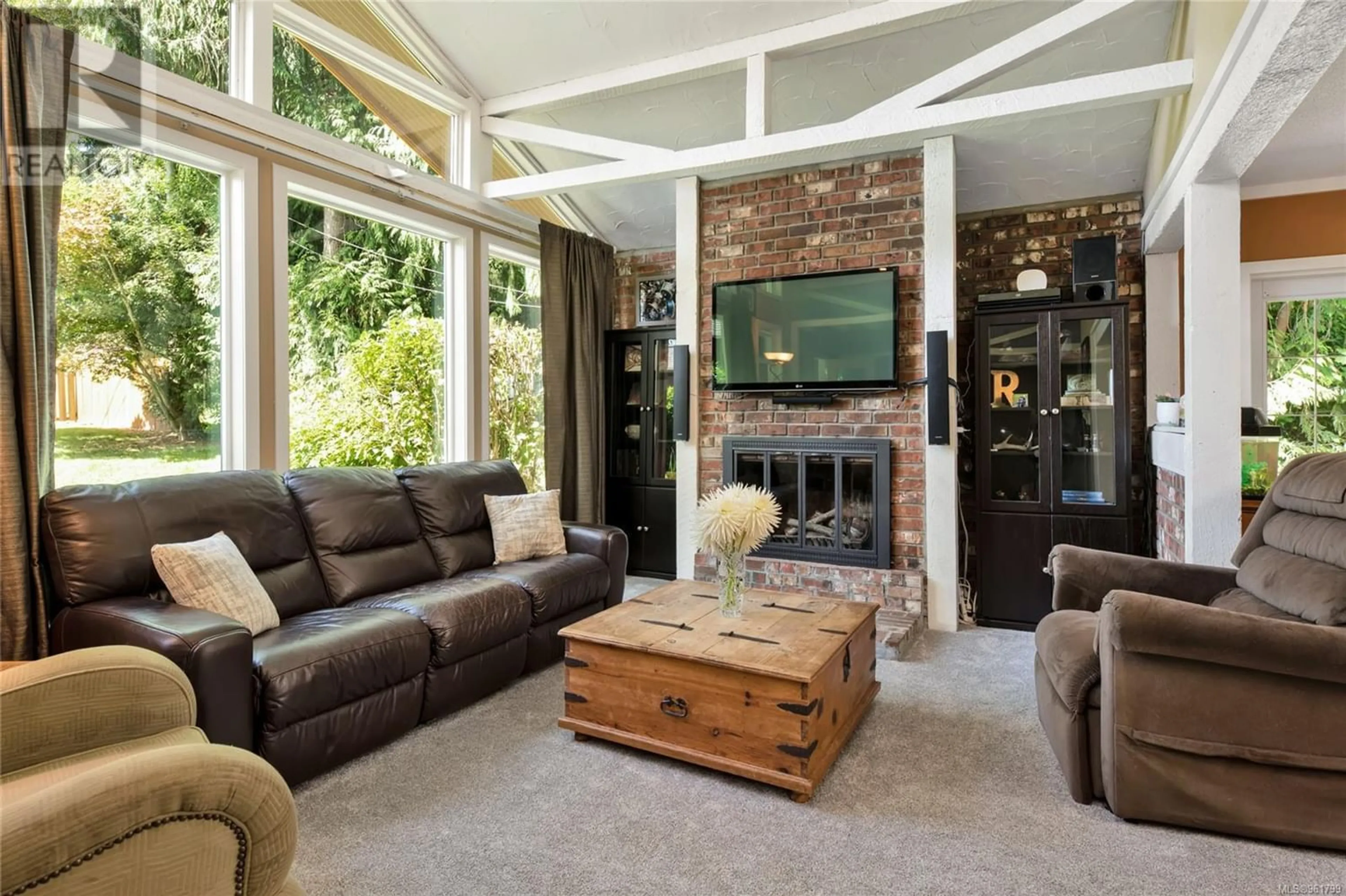 Living room for 1636 Cedar Rd, Nanaimo British Columbia V9X1L4