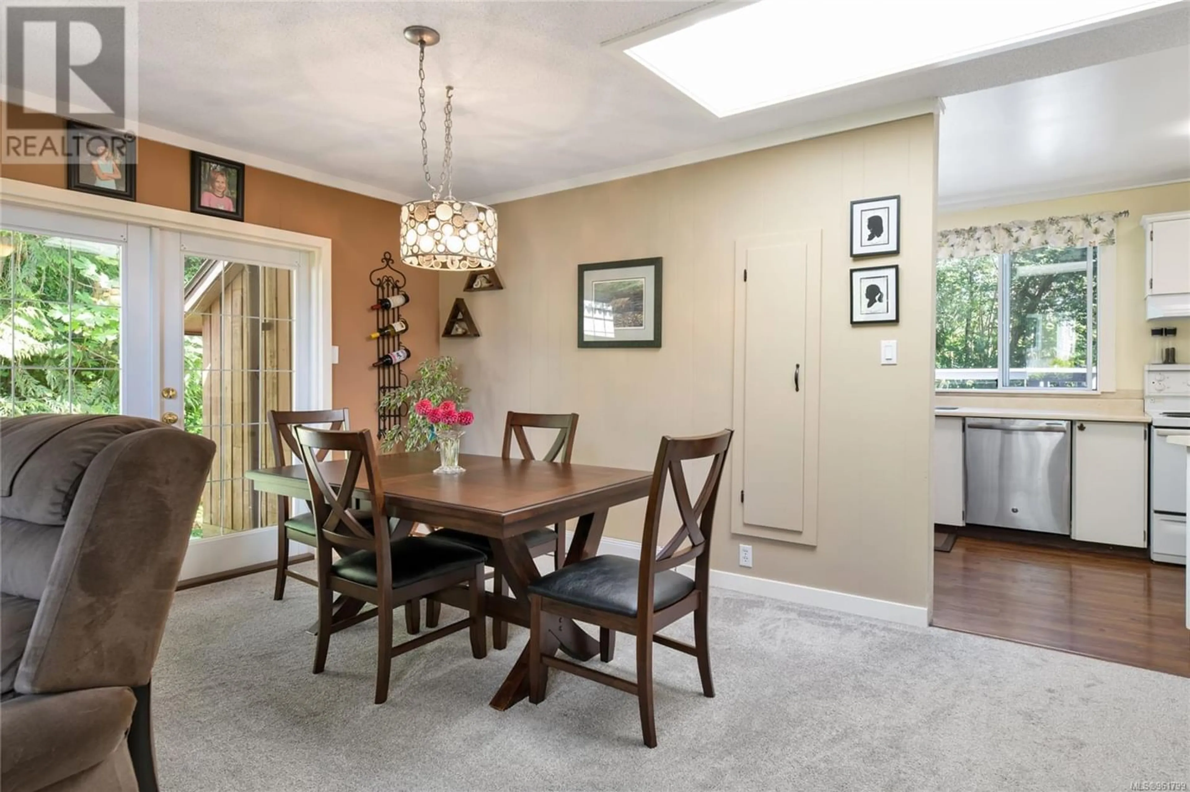 Dining room for 1636 Cedar Rd, Nanaimo British Columbia V9X1L4