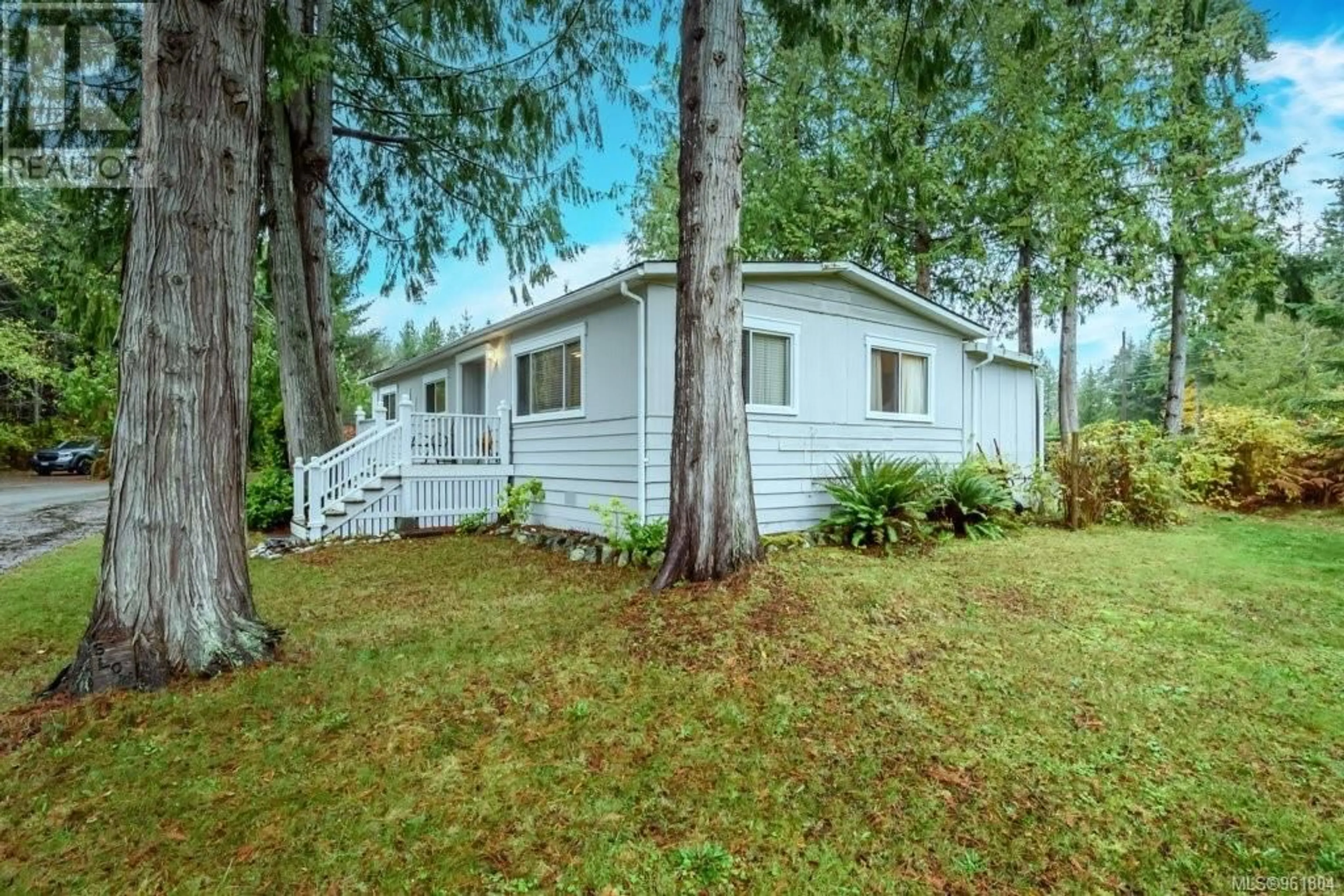 Cottage for 11 6350 Island Hwy, Qualicum Beach British Columbia V9K2E5