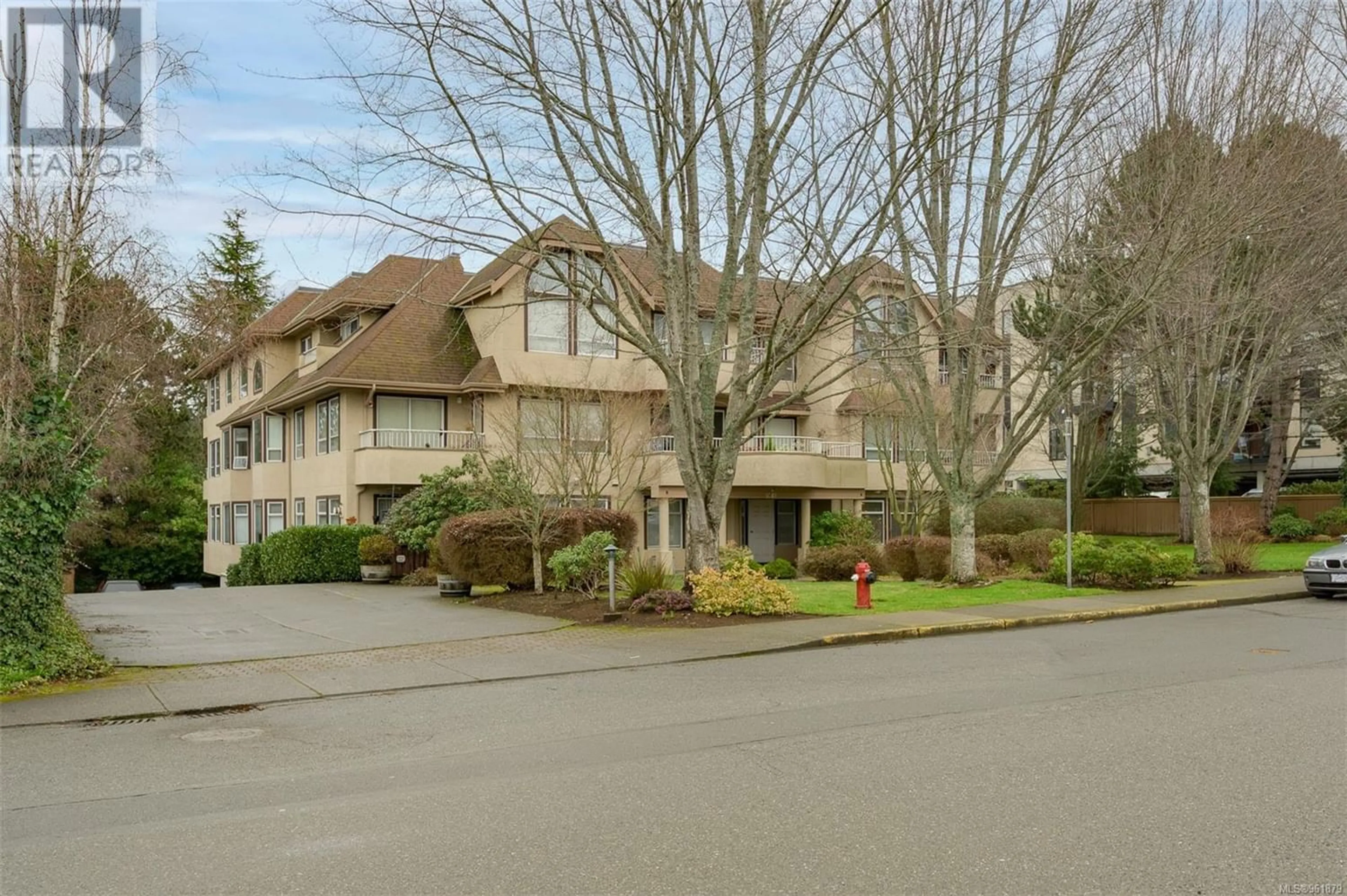 A pic from exterior of the house or condo for 105 3263 Alder St, Saanich British Columbia V8X1P3