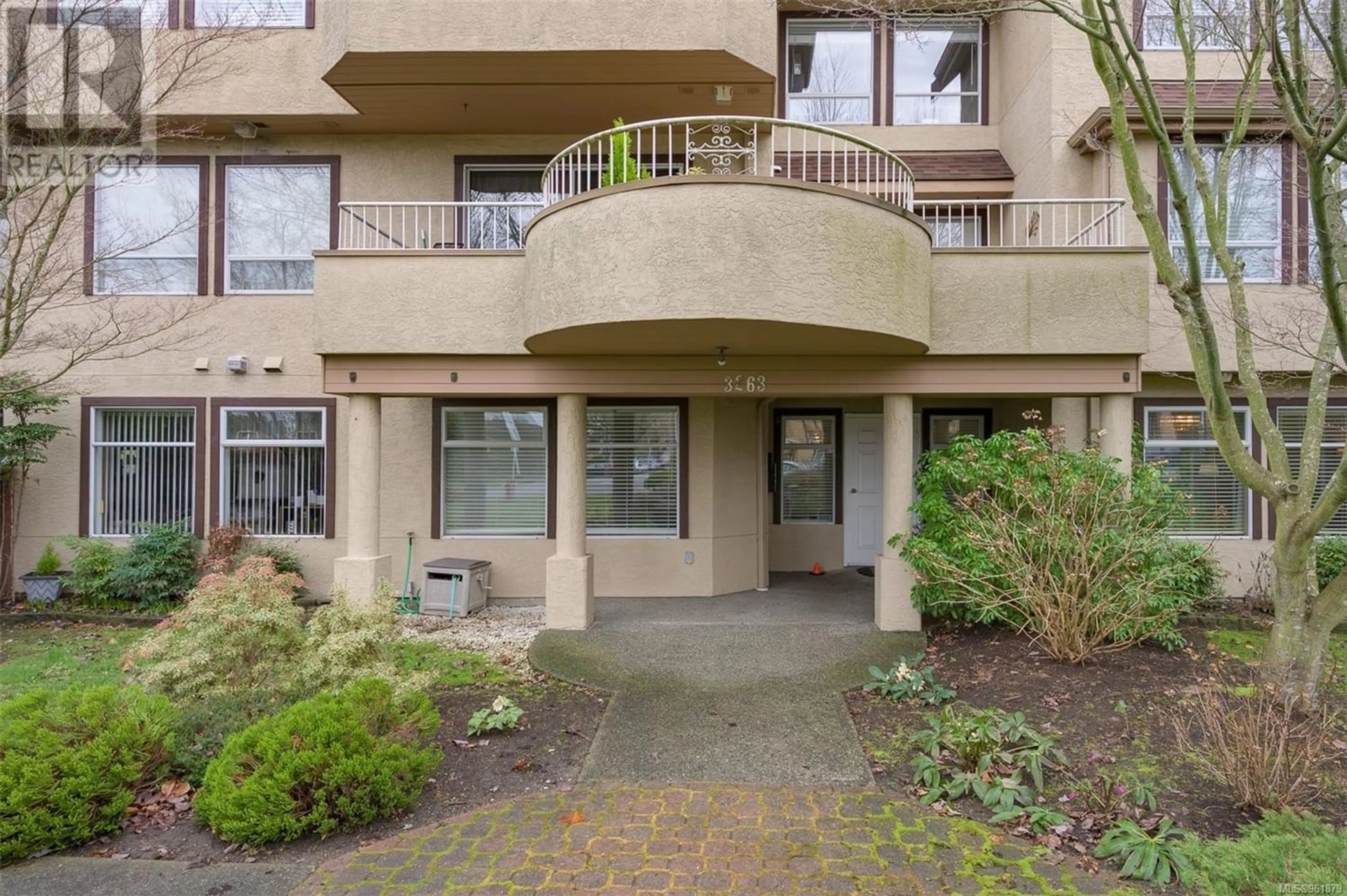 A pic from exterior of the house or condo for 105 3263 Alder St, Saanich British Columbia V8X1P3