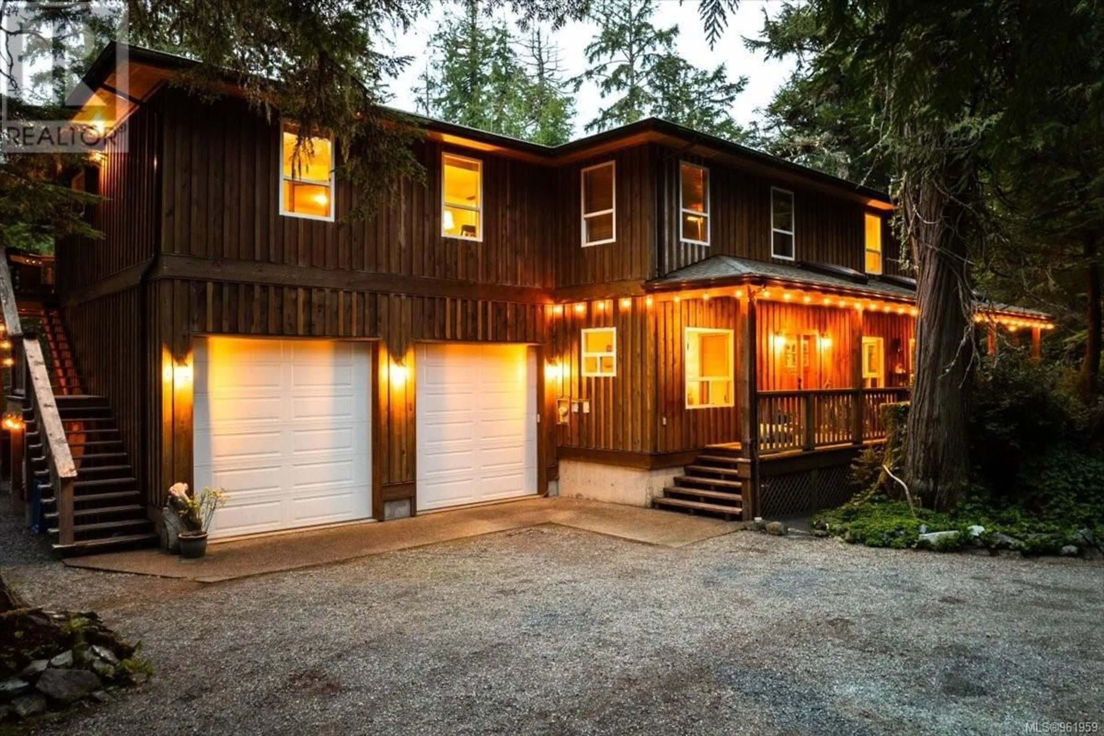 Cottage for 901 Sandpiper Pl, Tofino British Columbia V0R2Z0