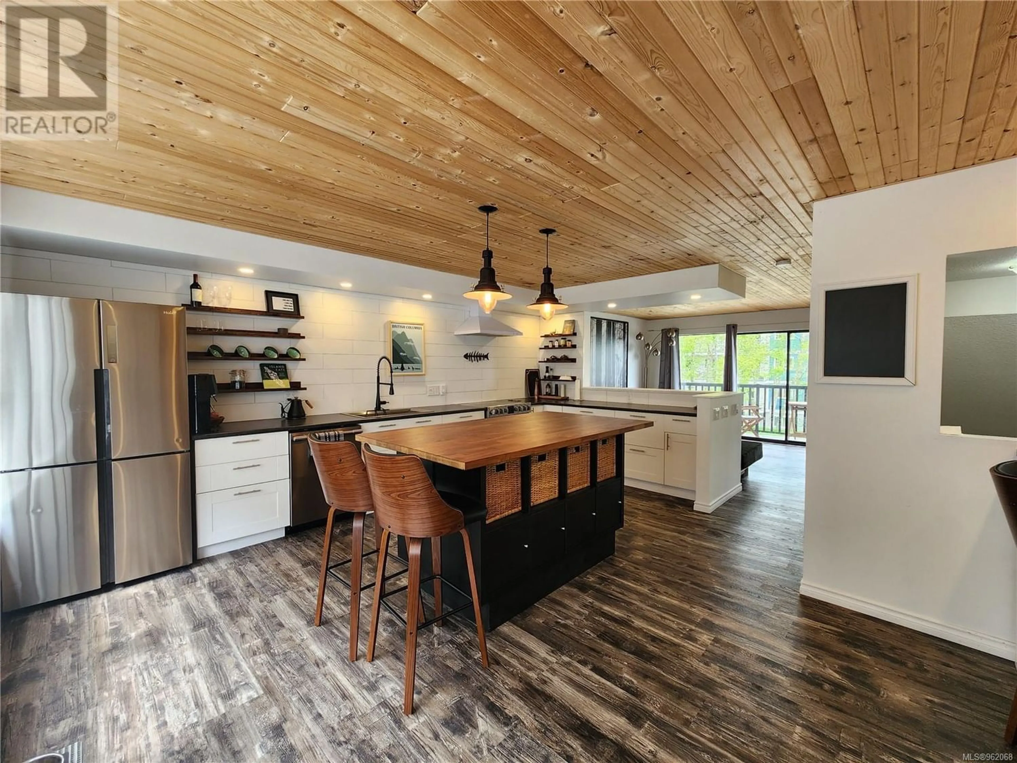 Contemporary kitchen for 10 8805 Central St, Port Hardy British Columbia V0N2P0
