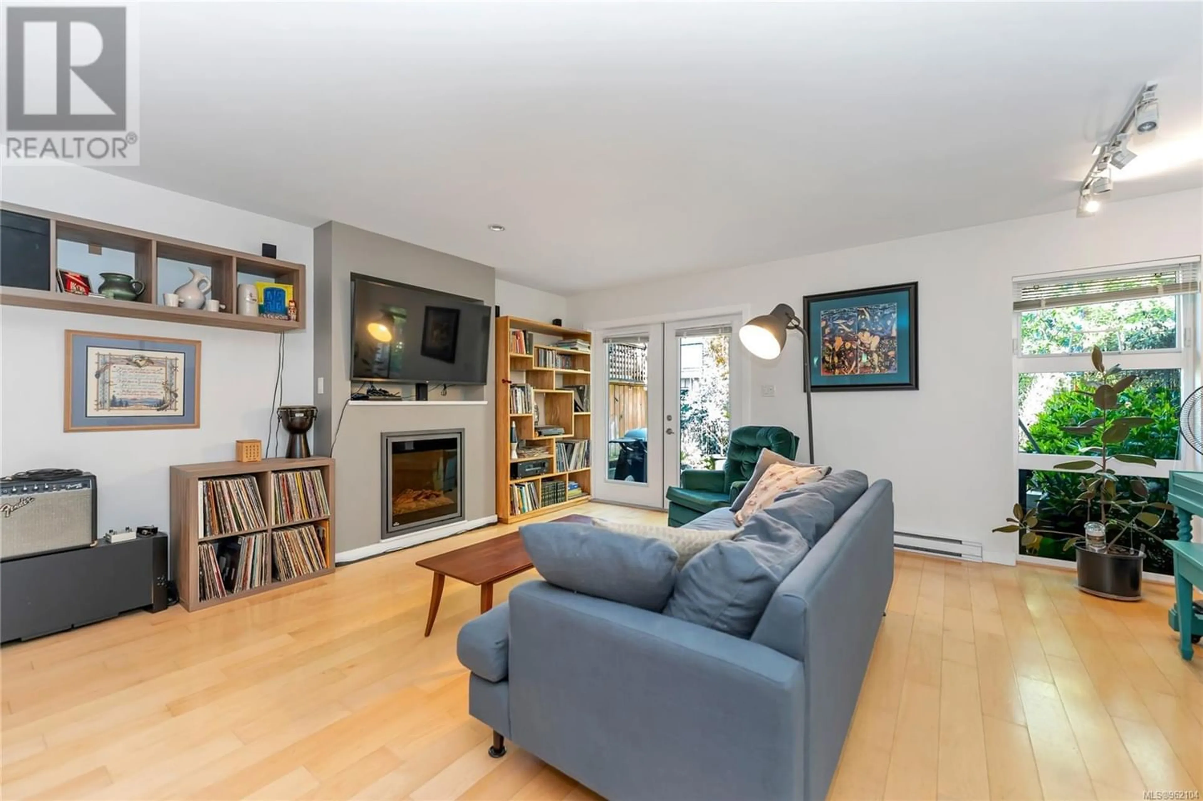 Living room for 3 775 Central Spur Rd, Victoria British Columbia V9A0E9