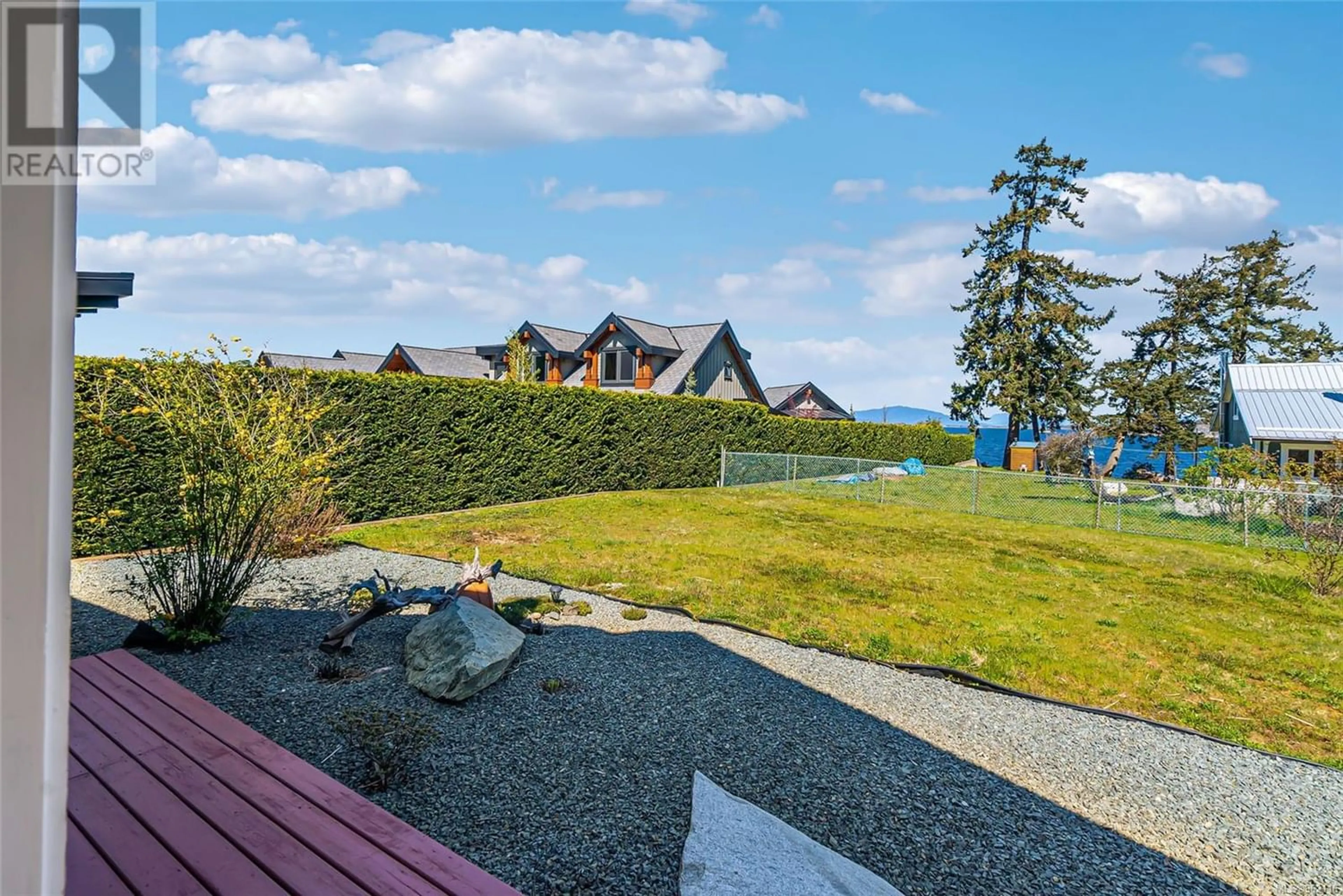 Patio for 7163 Peterson Rd, Lantzville British Columbia V0R2H0