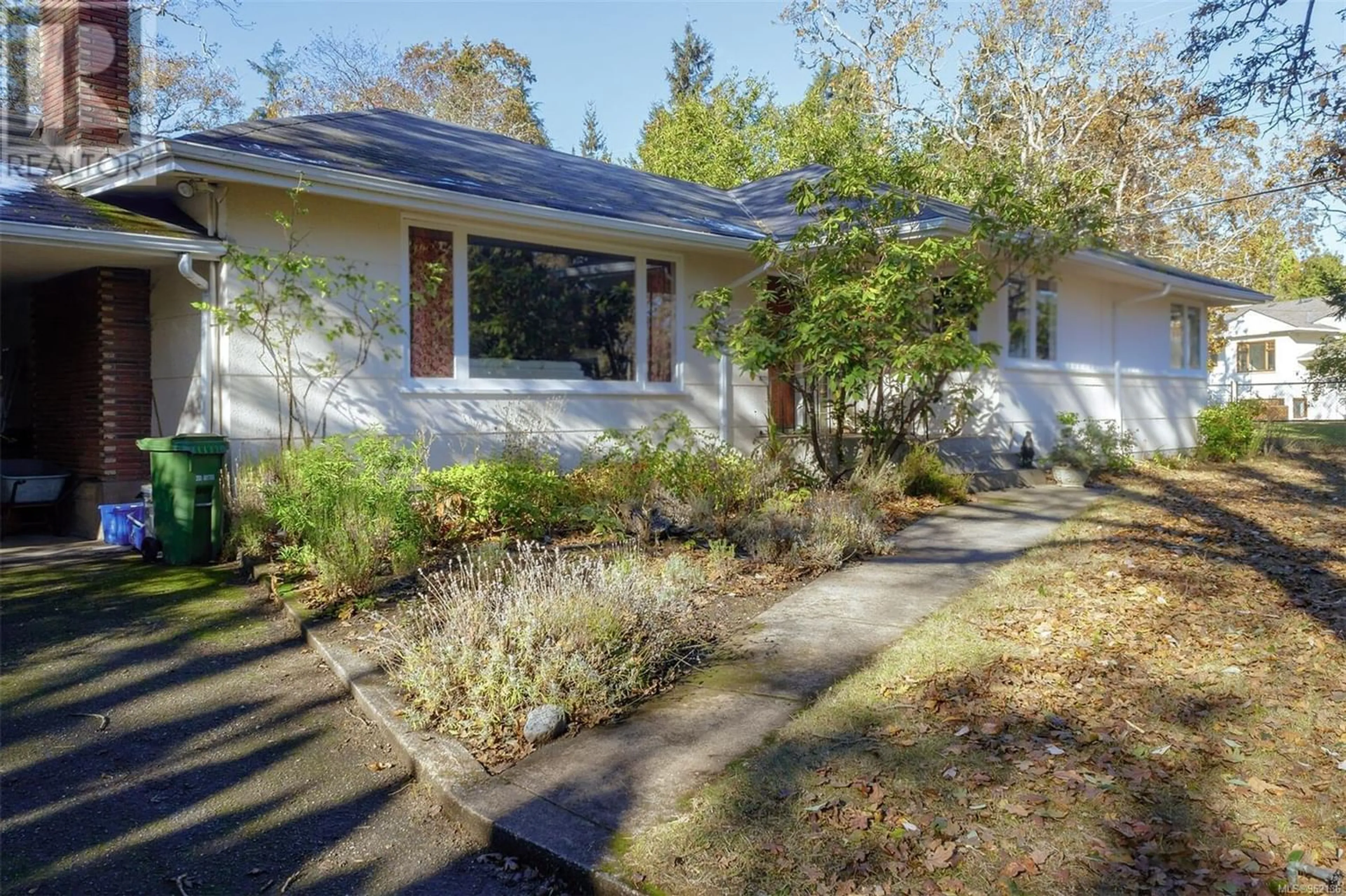 Frontside or backside of a home for 3160 Midland Rd, Oak Bay British Columbia V8R6E9