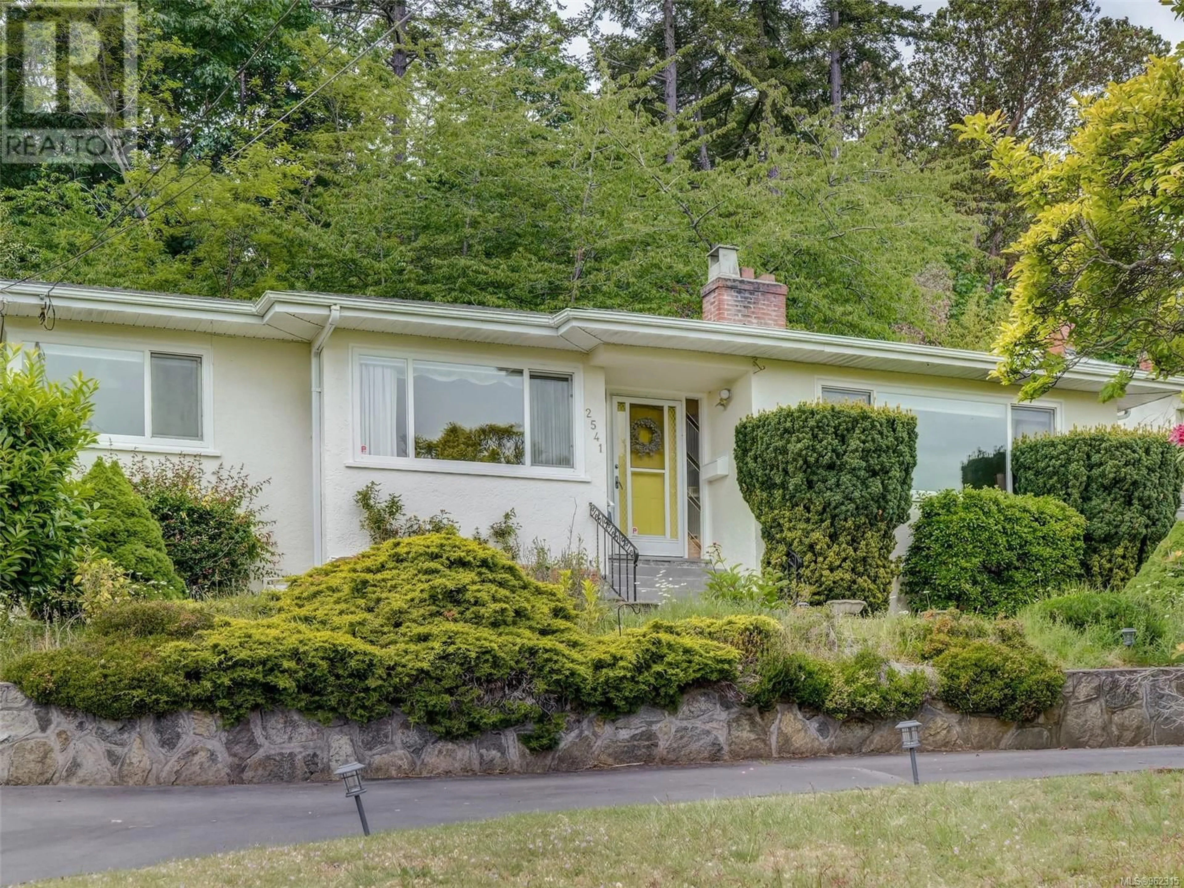 Frontside or backside of a home for 2541 Killarney Pl, Saanich British Columbia V8P3G4