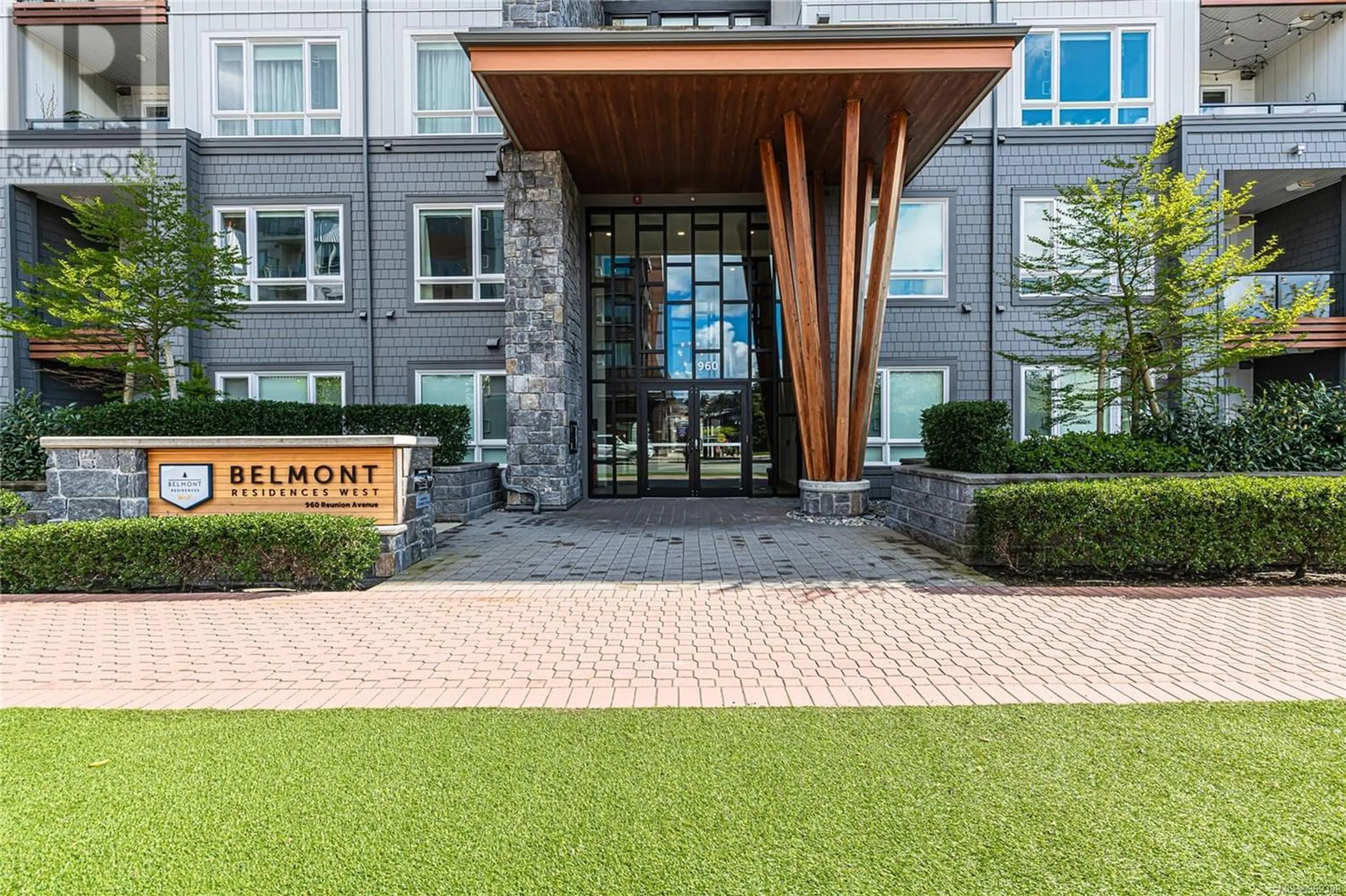 Indoor entryway for 214 960 Reunion Ave, Langford British Columbia V9B0W5