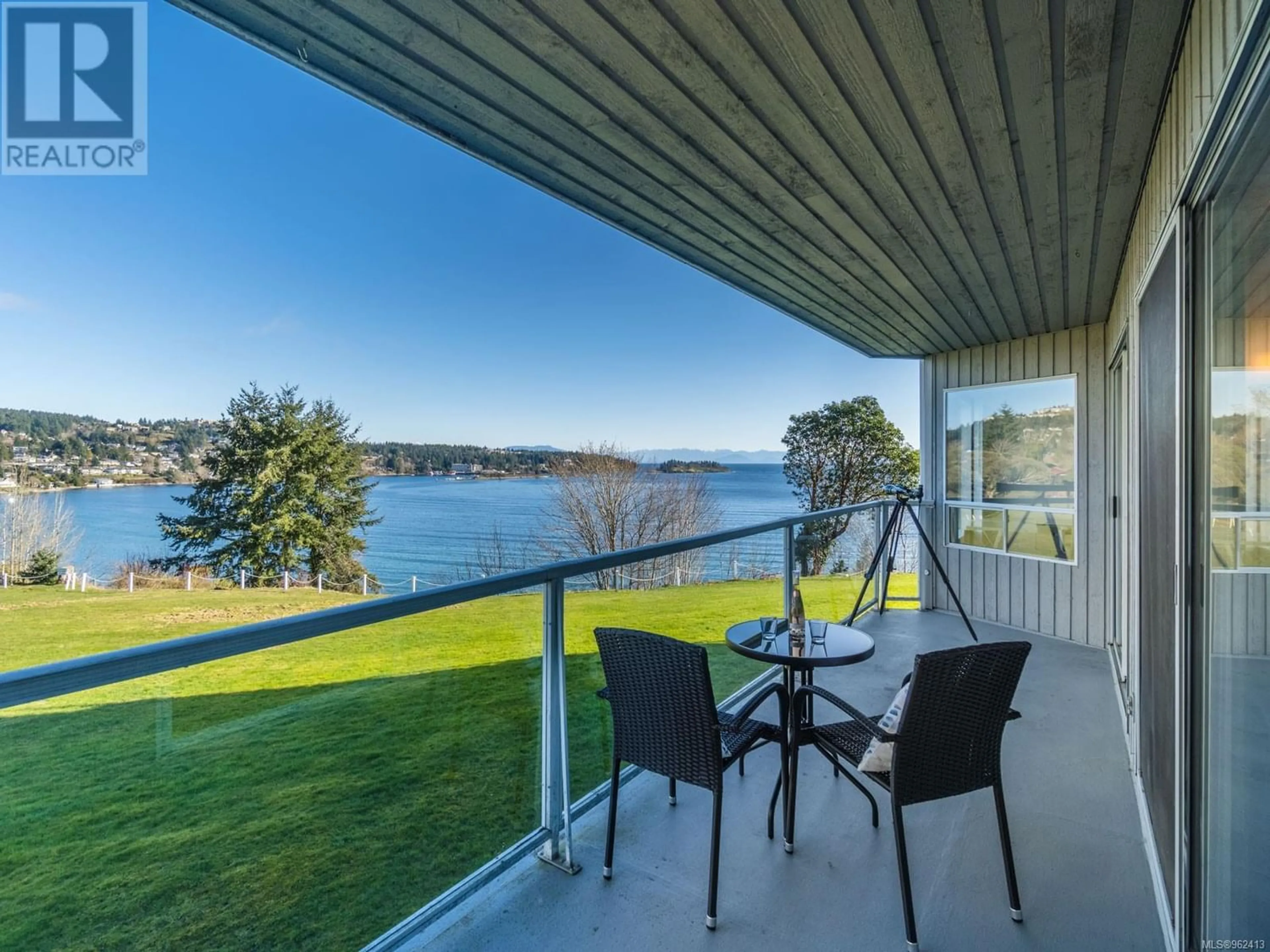 Patio for 205 2560 Departure Bay Rd, Nanaimo British Columbia V9S5P1