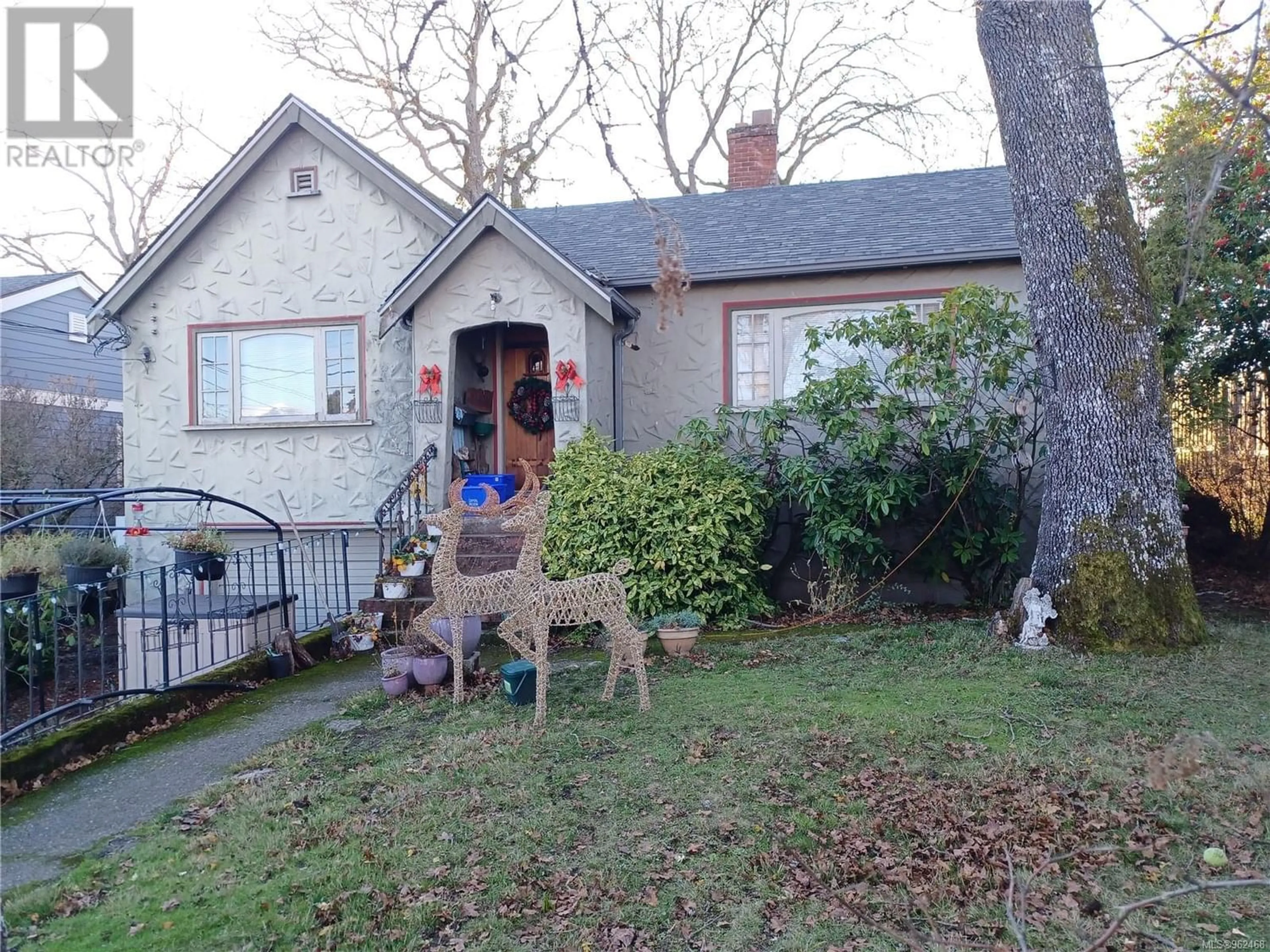 Frontside or backside of a home for 3490 Bethune Ave, Saanich British Columbia V8X1W2