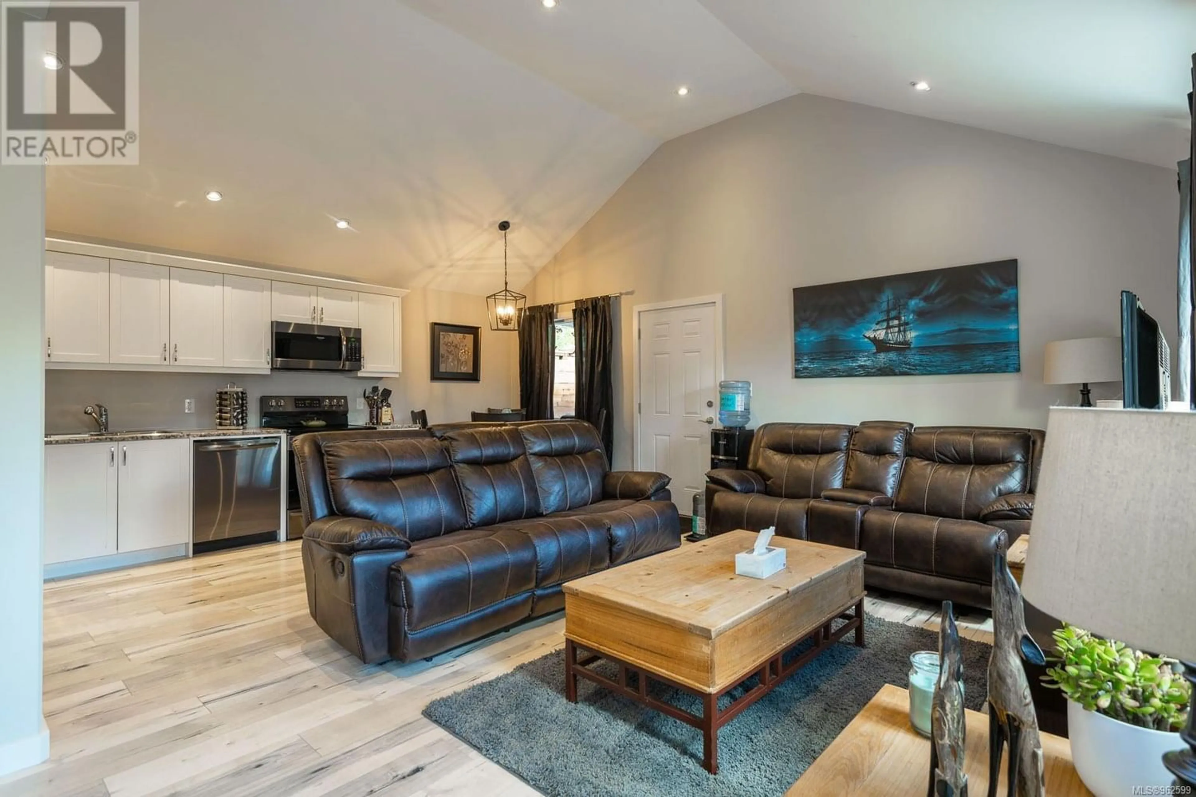 Living room for 6030 Grandview Rd, Port Alberni British Columbia V9Y8W1