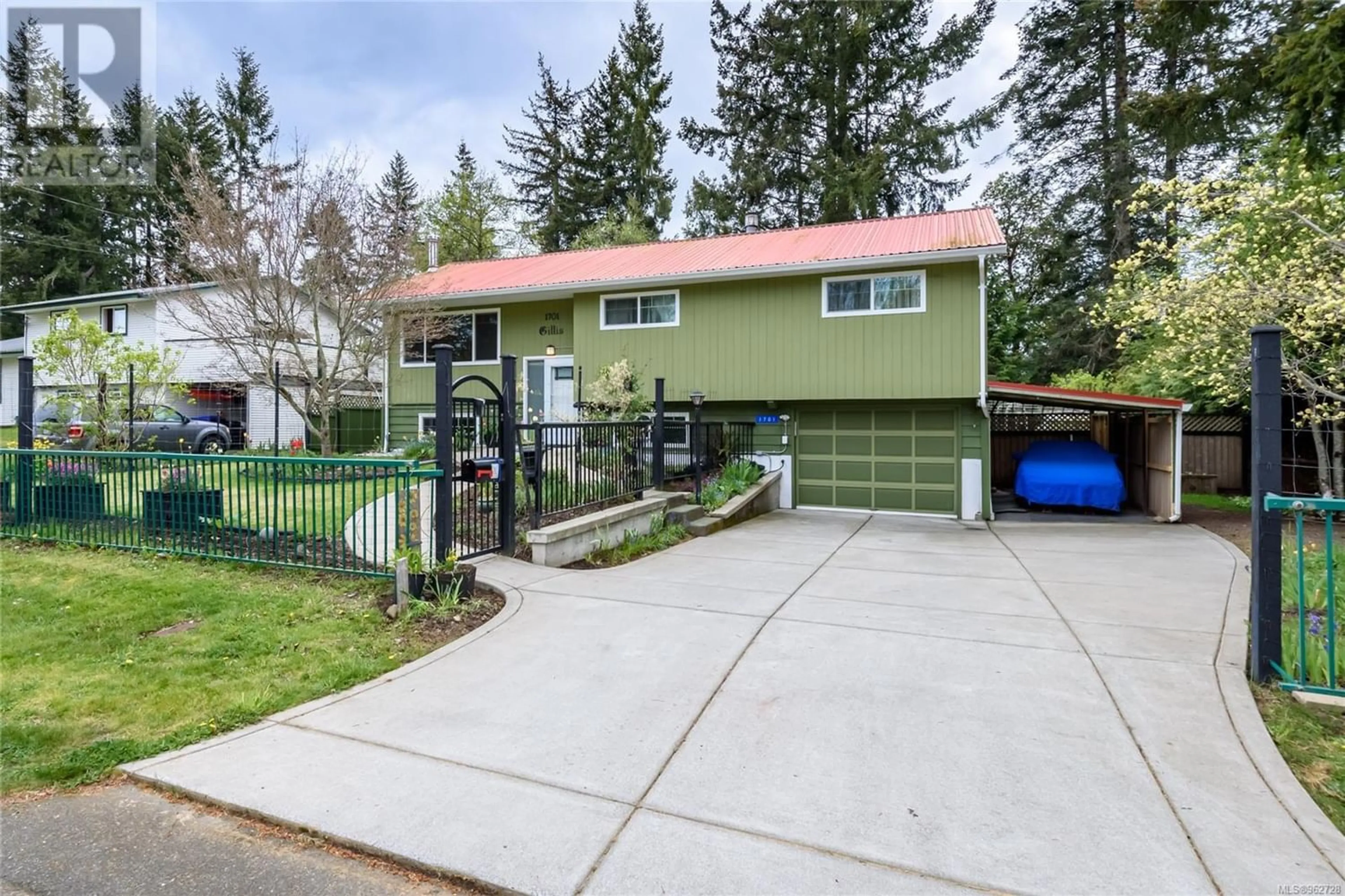 Frontside or backside of a home for 1701 Dogwood Ave, Comox British Columbia V9M2W9