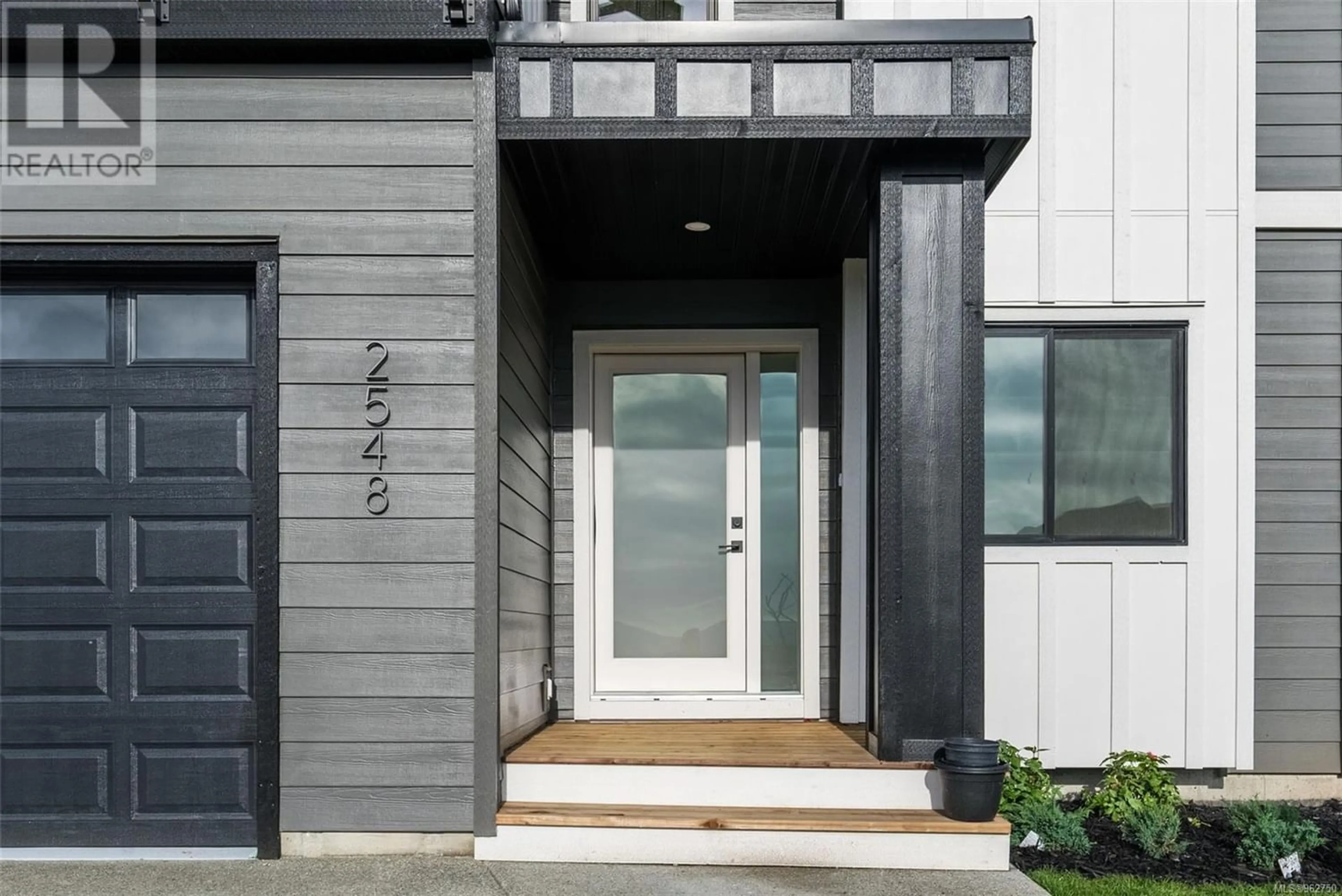 Indoor entryway for 2548 Nickson Way, Sooke British Columbia V9Z0Y7