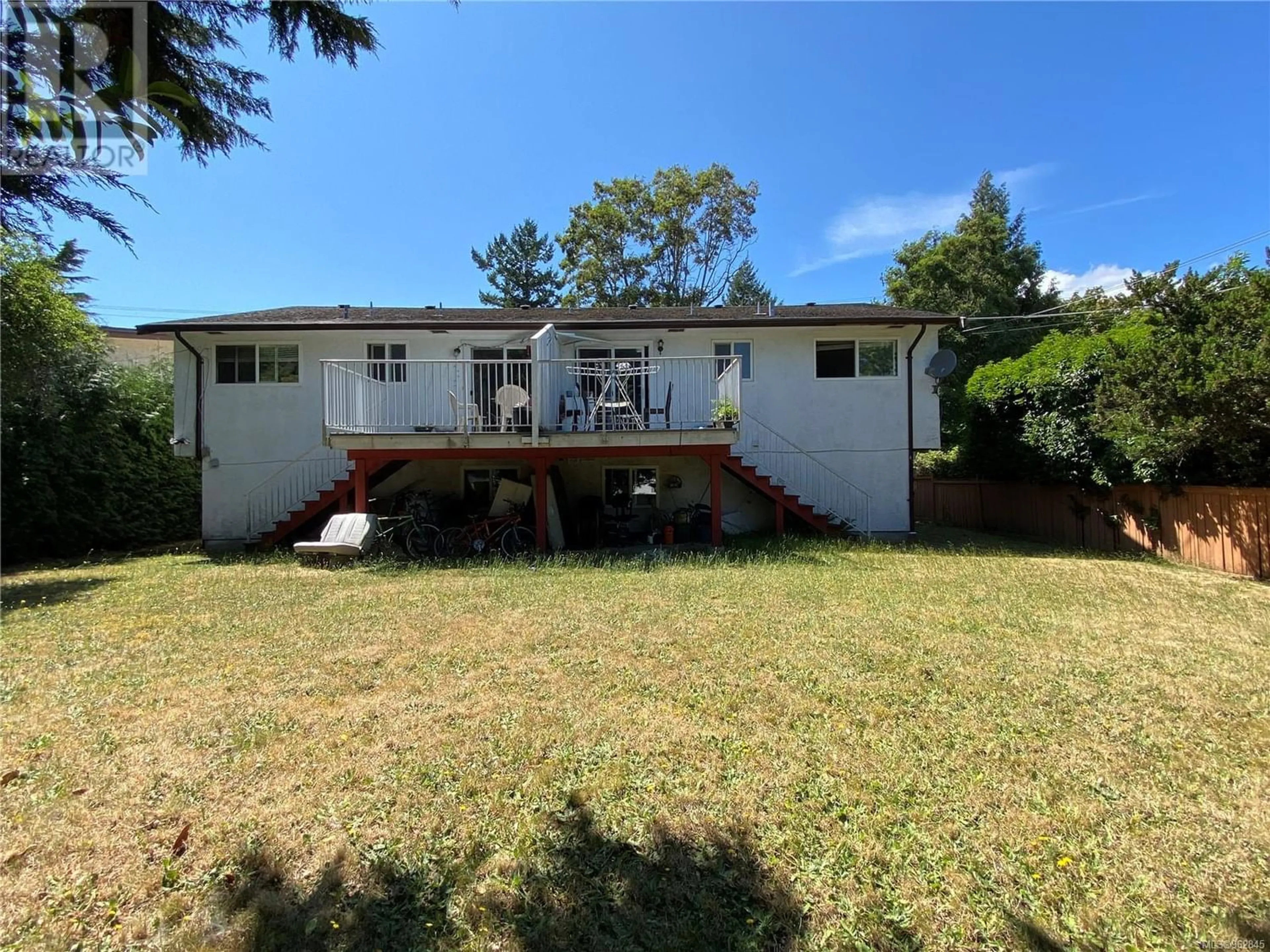 Frontside or backside of a home for 3995 Shelbourne St, Saanich British Columbia V8N3E1