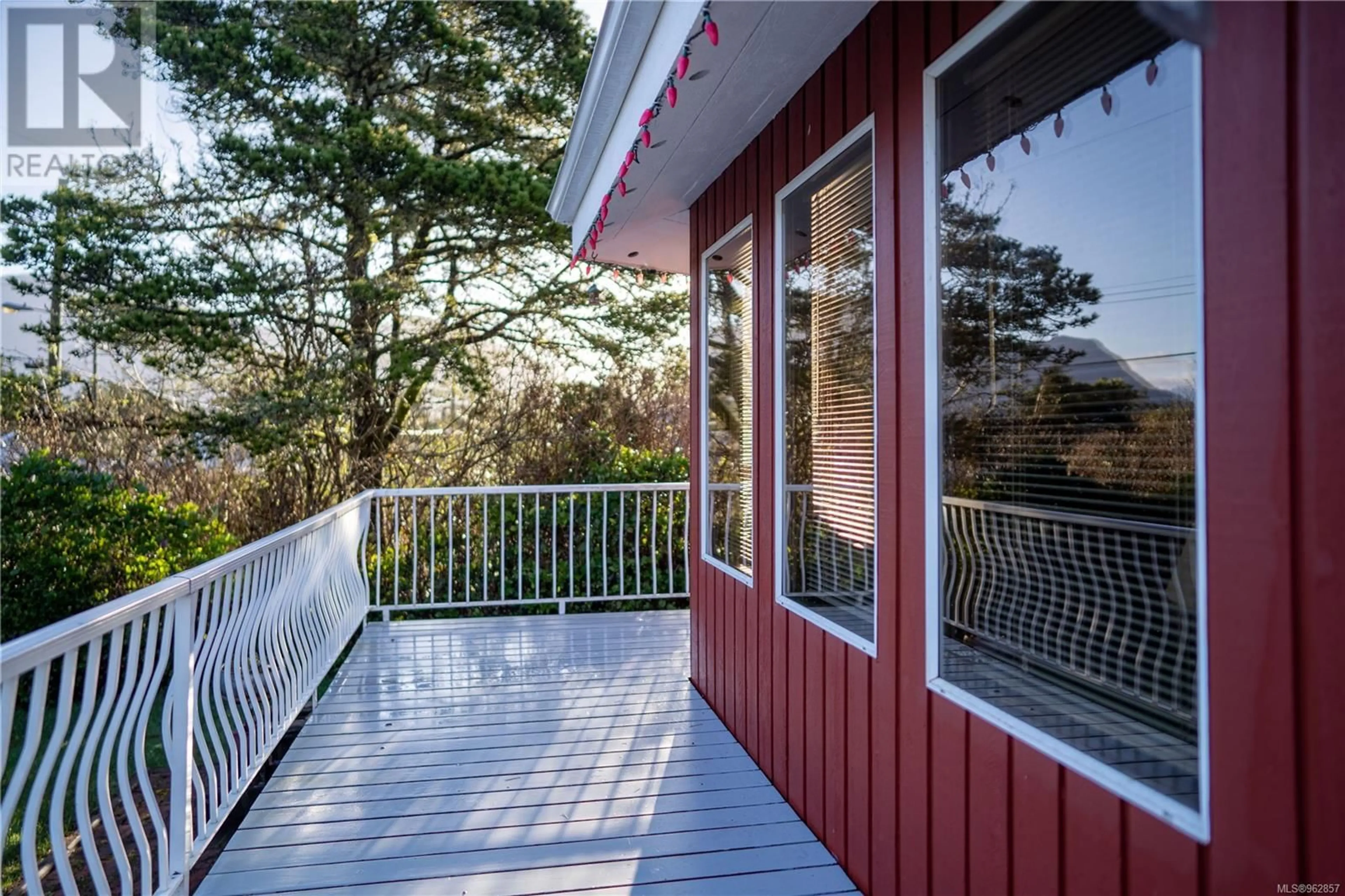 Patio, water/lake/river/ocean view for 375 NEILL STREET, Tofino British Columbia V0R2Z0