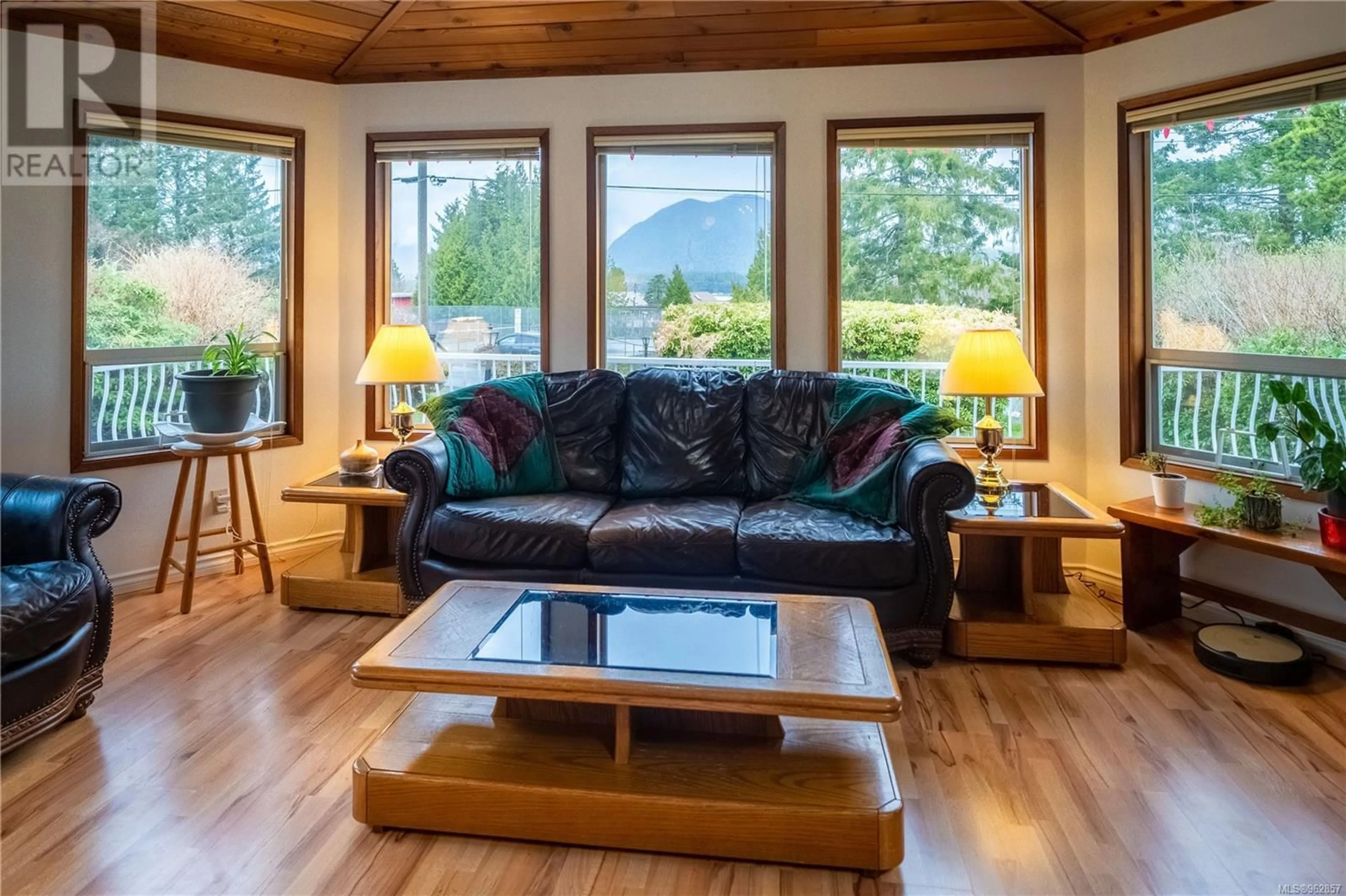 Living room with furniture, wood/laminate floor for 375 NEILL STREET, Tofino British Columbia V0R2Z0