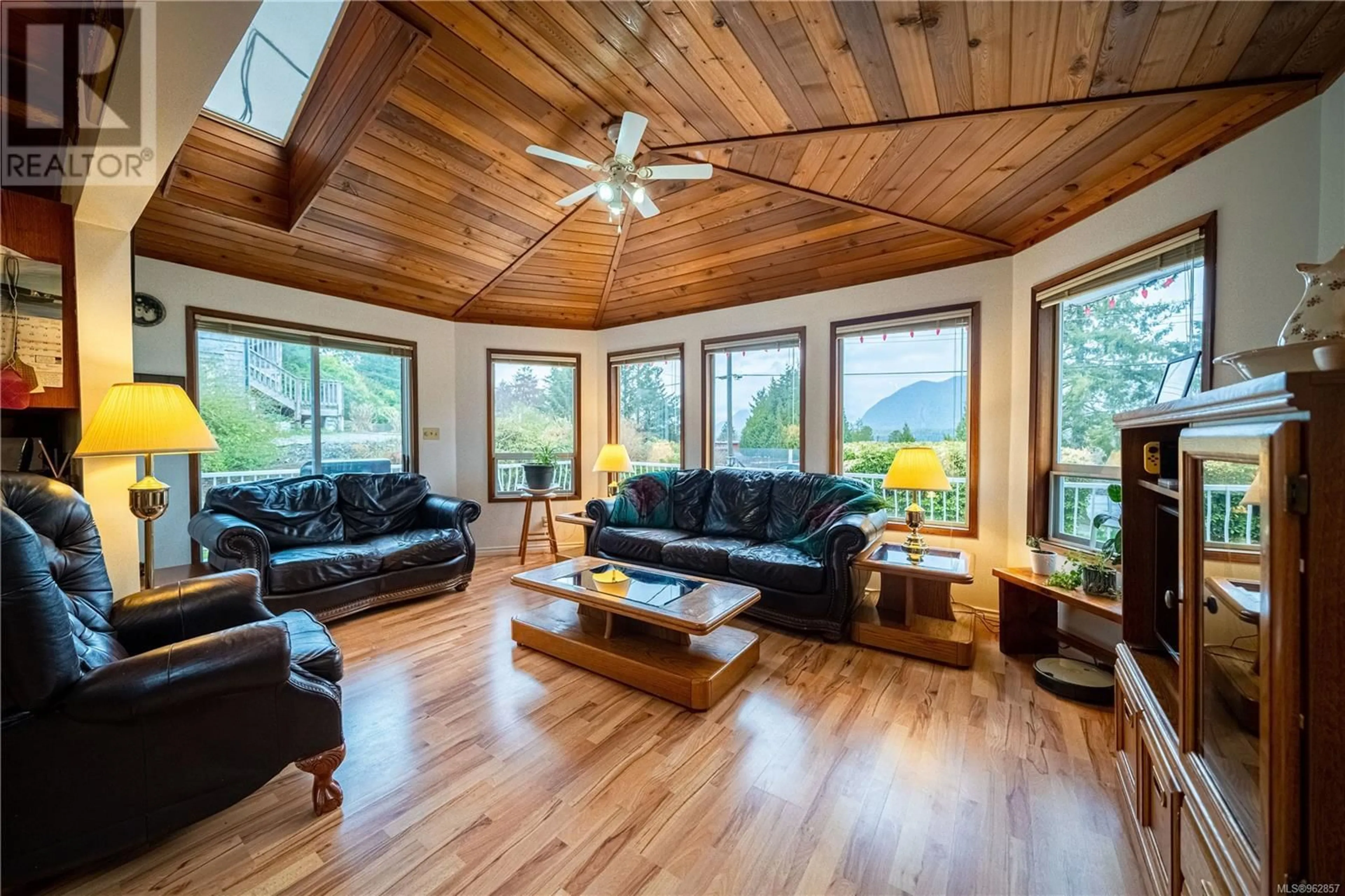 Living room with furniture, wood/laminate floor for 375 NEILL STREET, Tofino British Columbia V0R2Z0