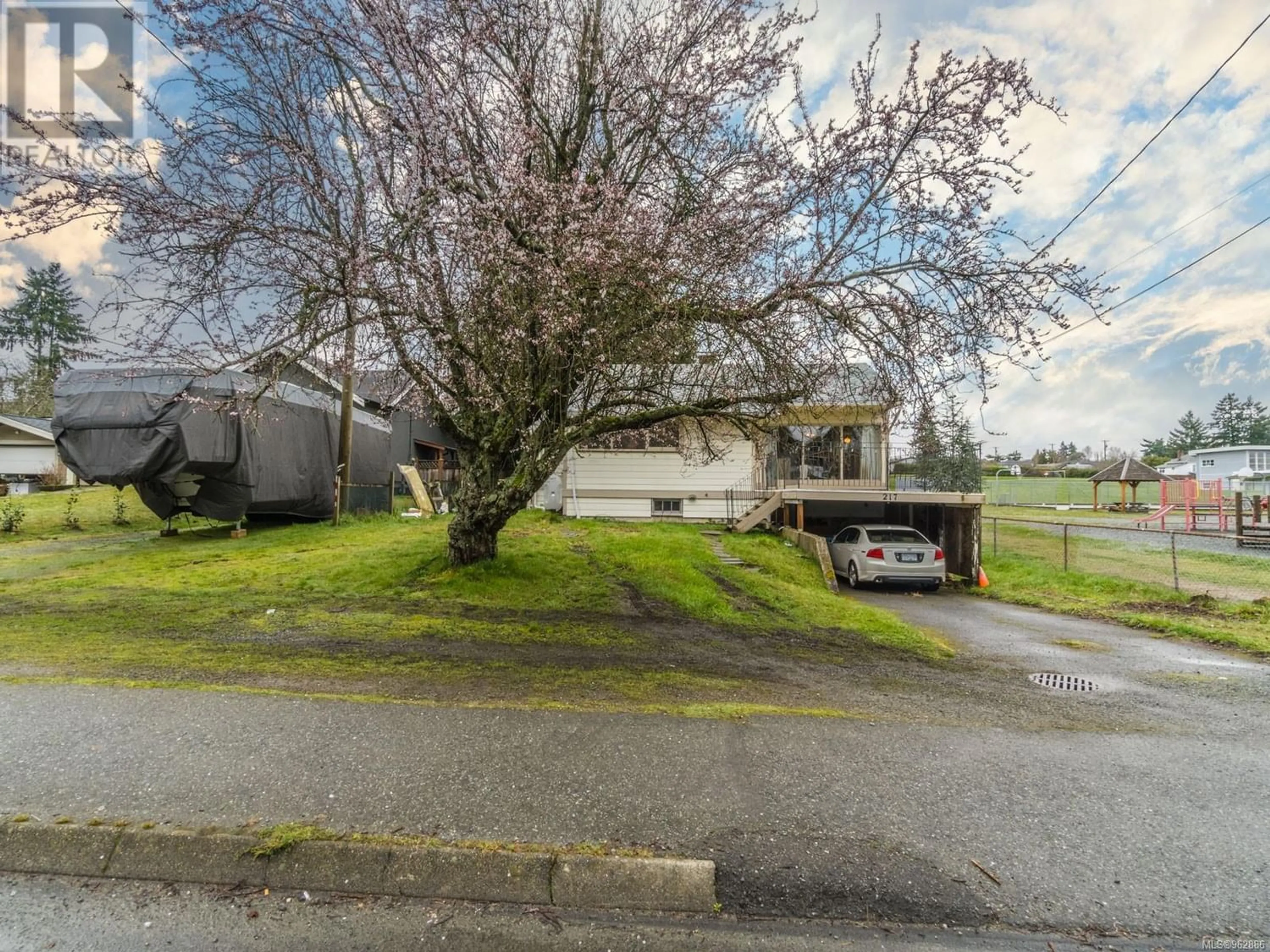 Frontside or backside of a home for 217 Howard Ave, Nanaimo British Columbia V9R3R3
