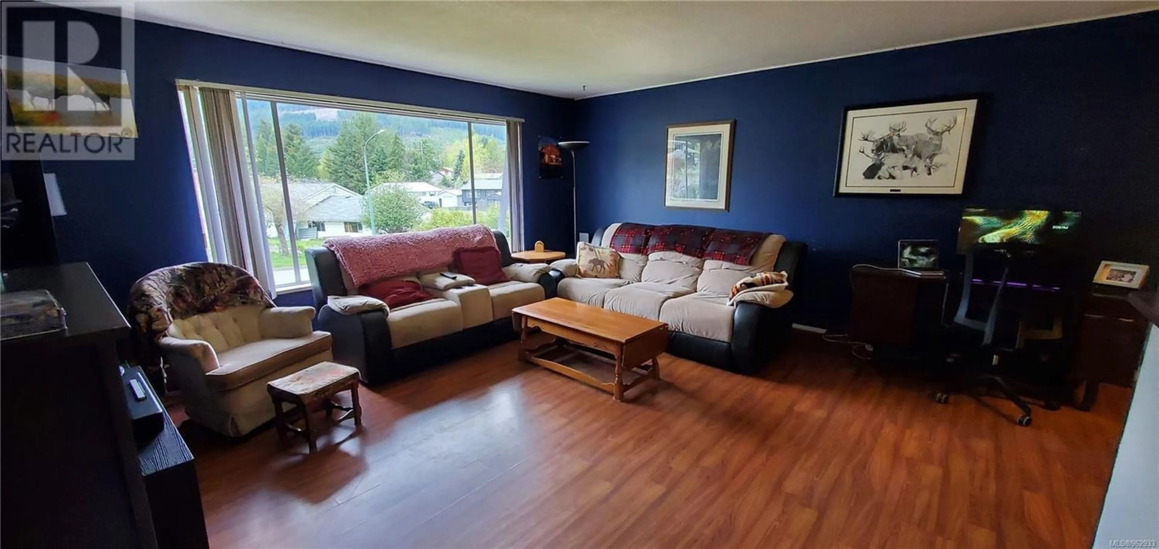 Living room for 635 Hummingbird Lane, Gold River British Columbia V0P1G0