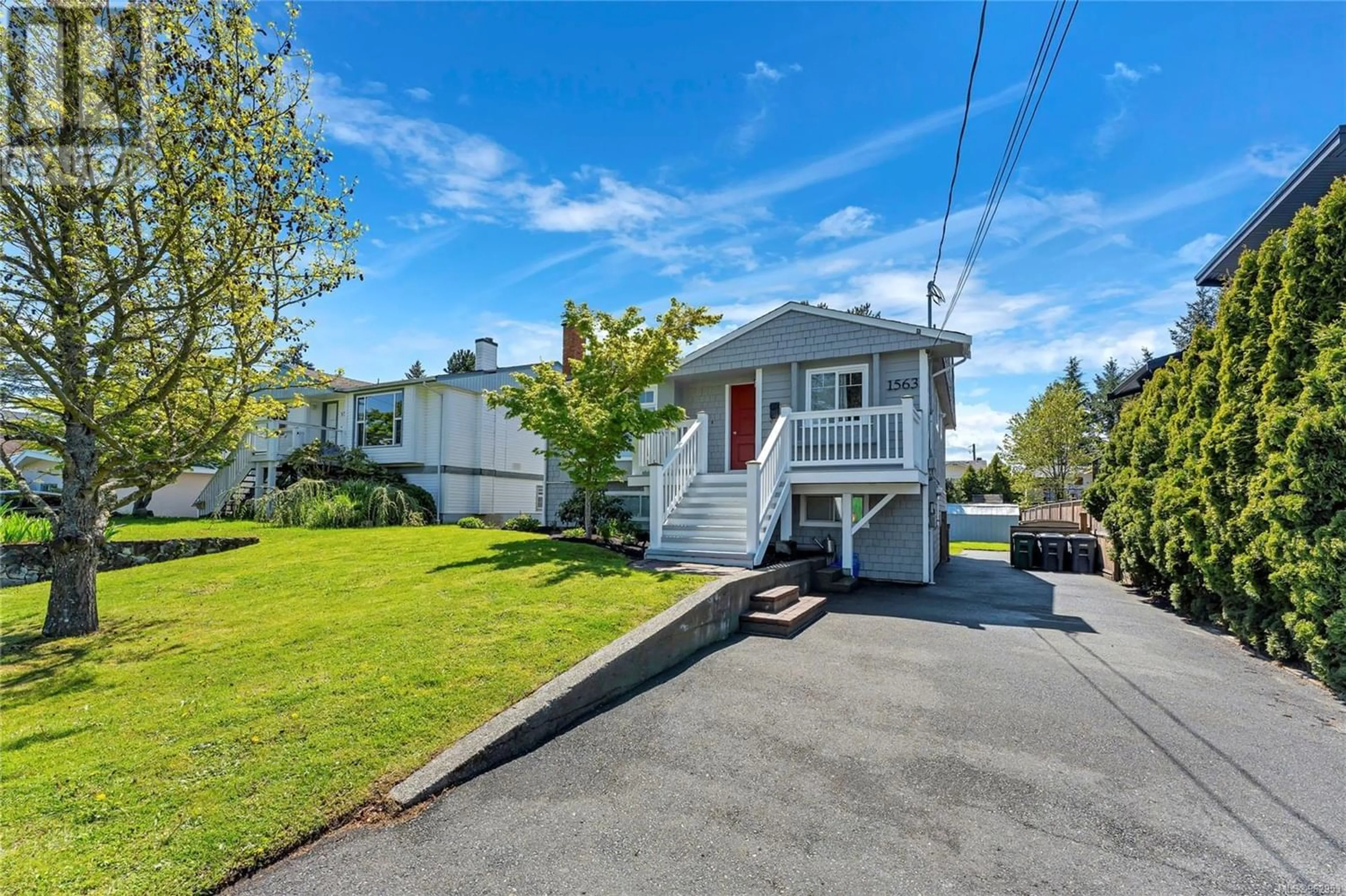 Frontside or backside of a home for 1563 San Juan Ave, Saanich British Columbia V8N2L4