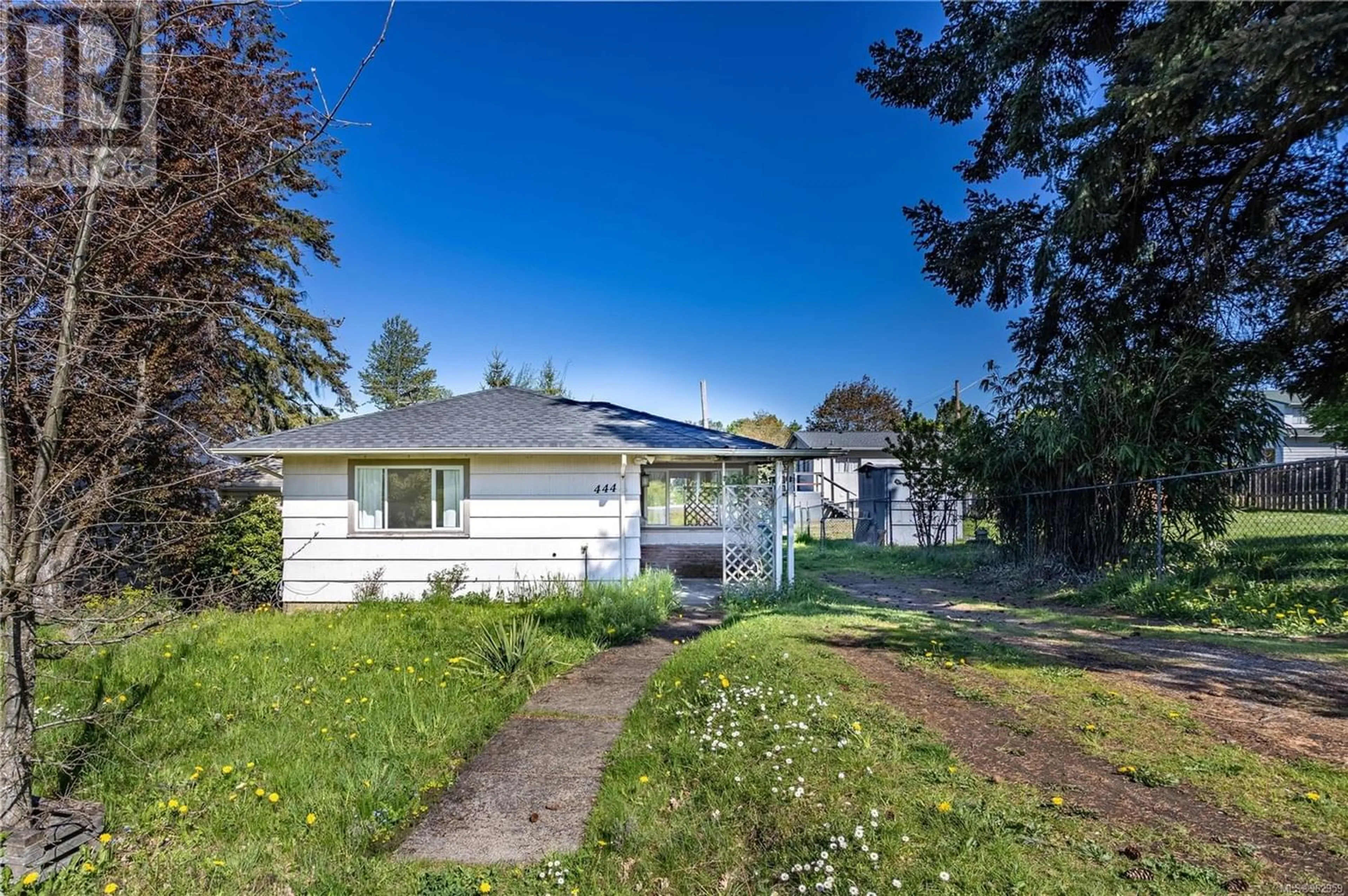 Frontside or backside of a home for 444 Hamilton Ave, Nanaimo British Columbia V9R4E8