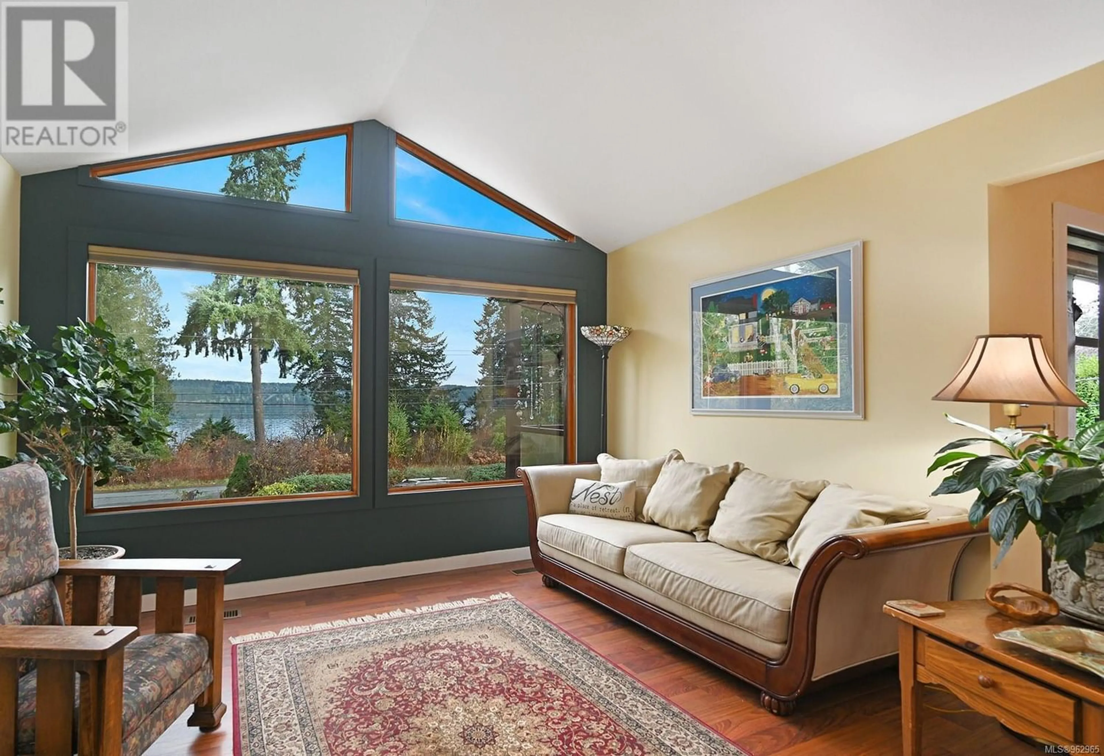 Living room for 6537 Walker Frontage Rd, Fanny Bay British Columbia V0R1W0