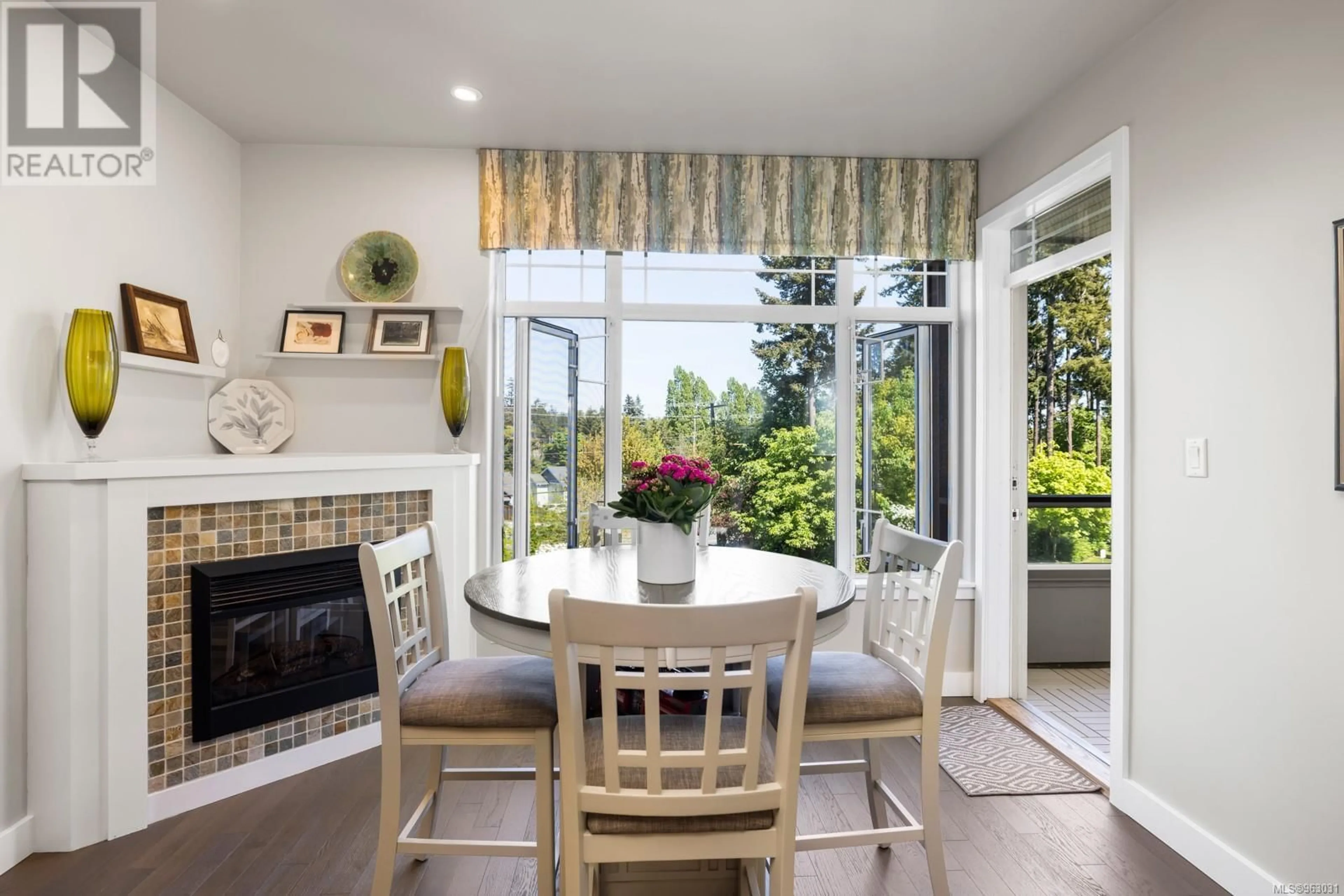 Dining room for 308E 1115 Craigflower Rd, Esquimalt British Columbia V9A7R1