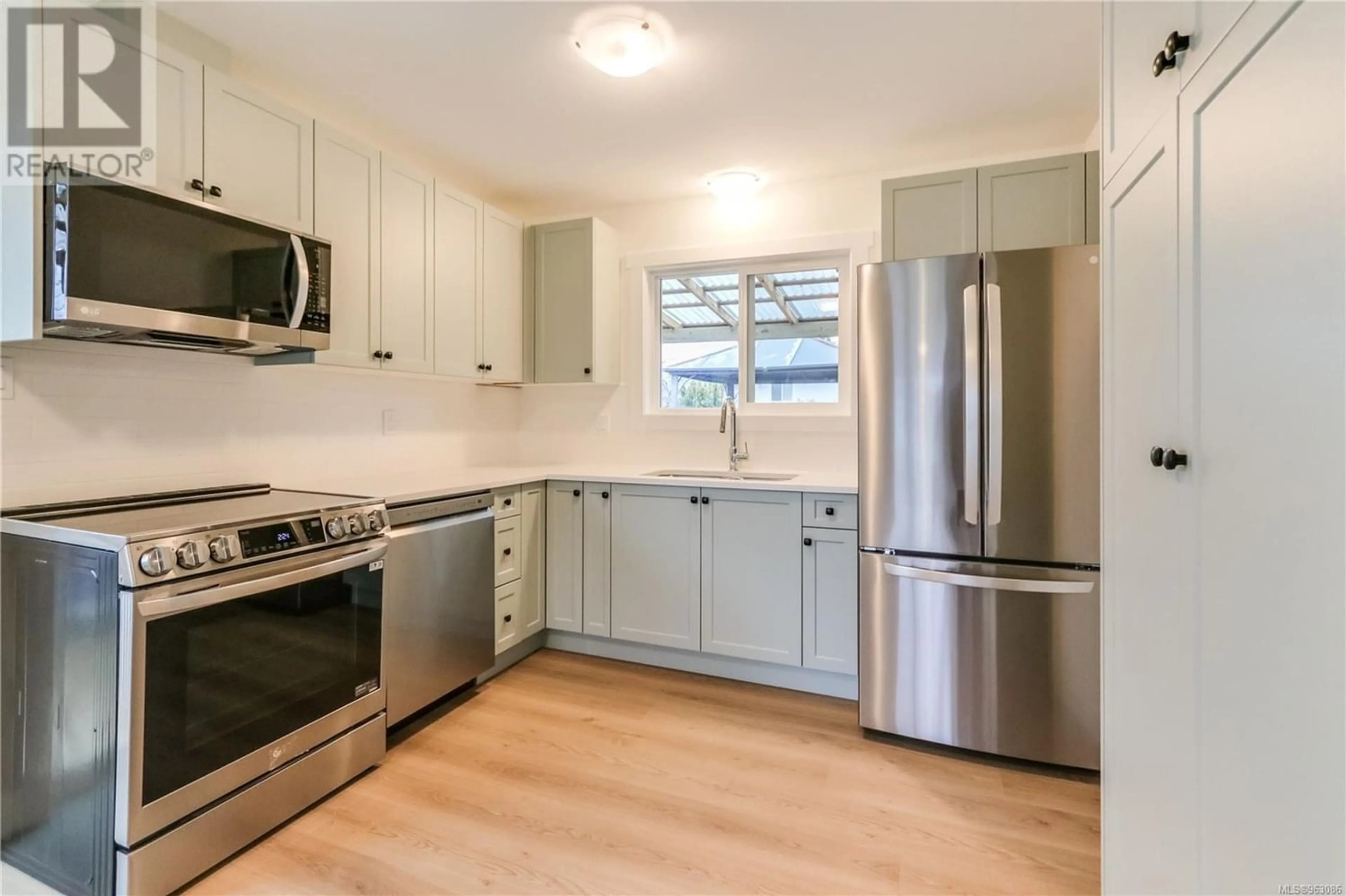 Standard kitchen for 2536 Quill Dr, Nanaimo British Columbia V9T3X2