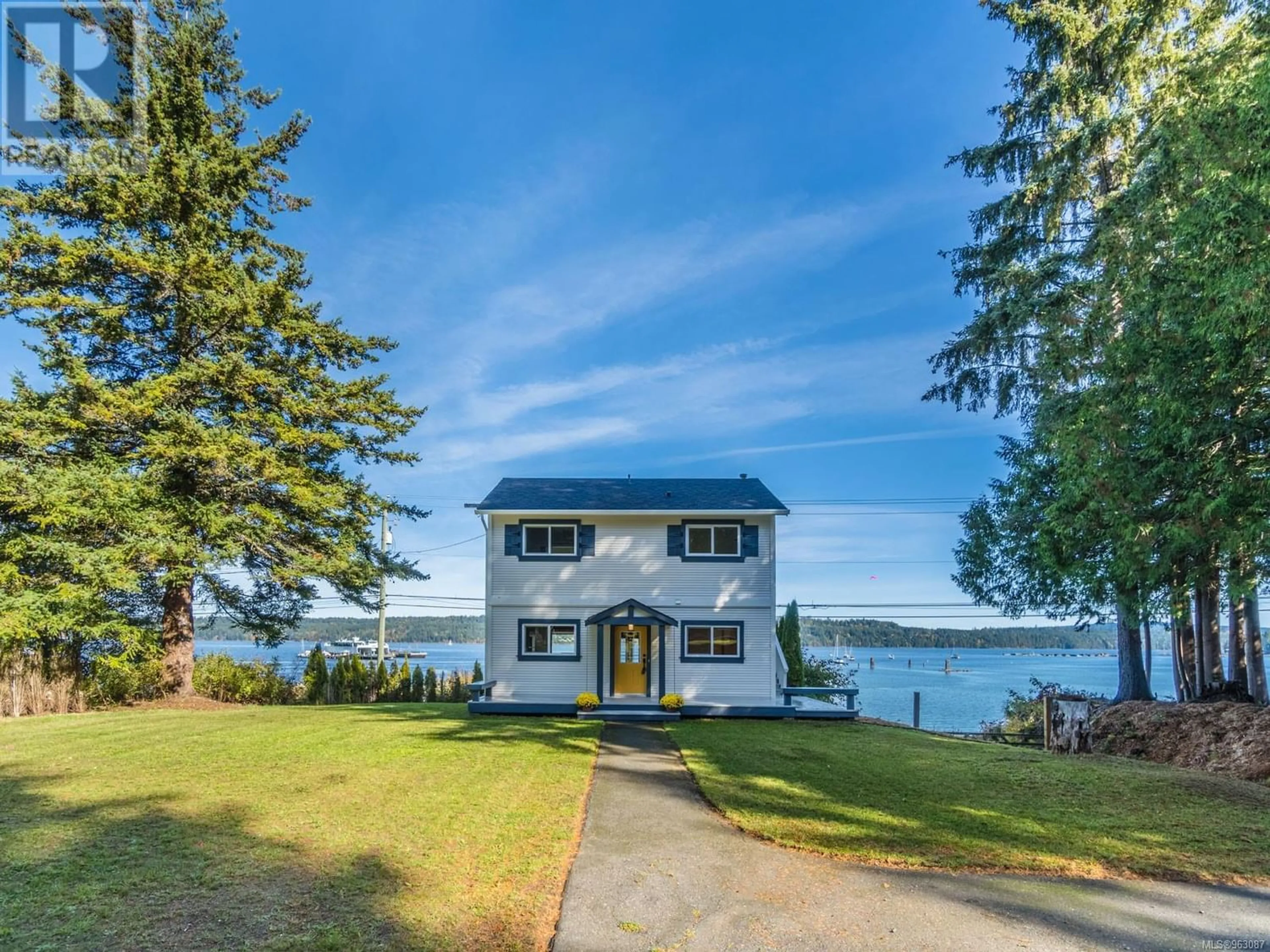 Cottage for 7403 Island Hwy S, Fanny Bay British Columbia V0R1W0