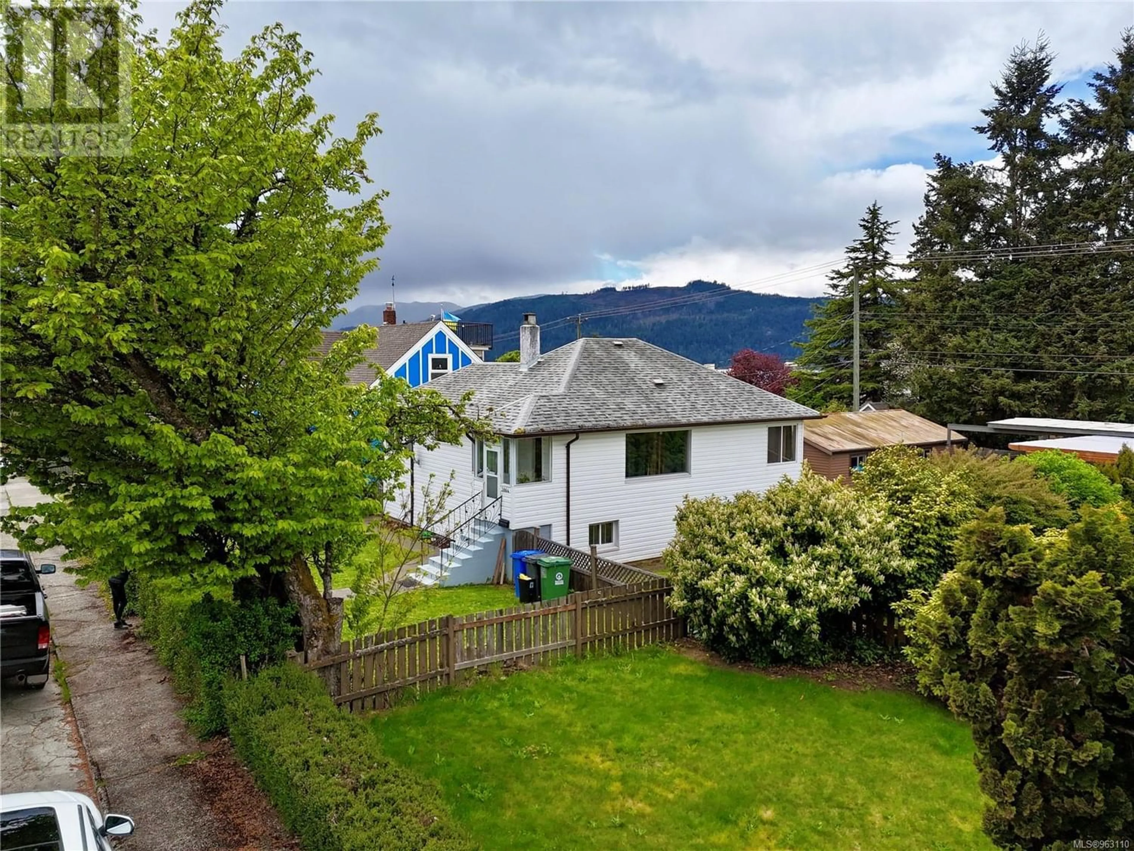 Frontside or backside of a home for 3864 6th Ave, Port Alberni British Columbia V9Y4M2