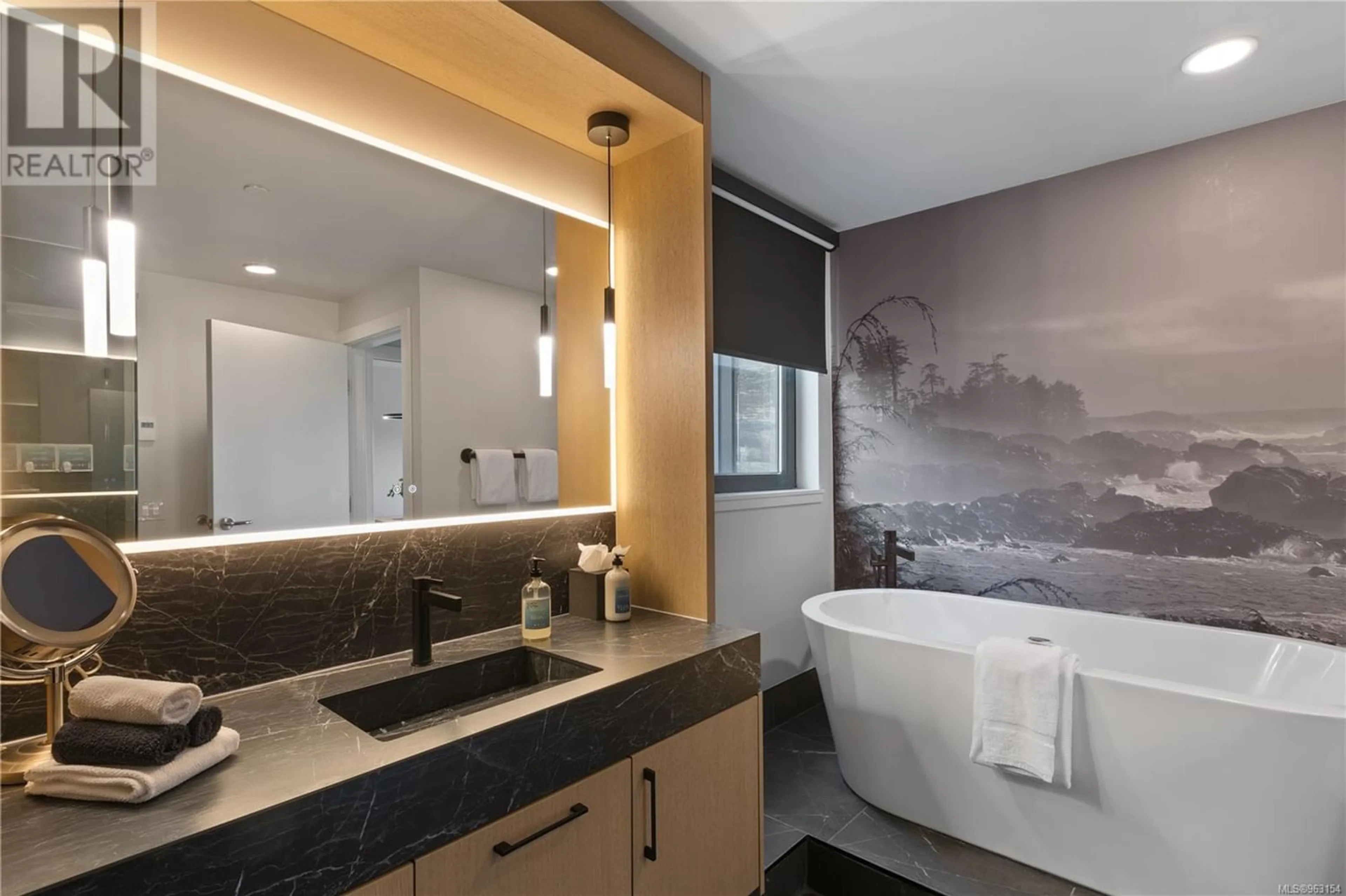 Contemporary bathroom for 1903 596 Marine Dr, Ucluelet British Columbia V0R3A0