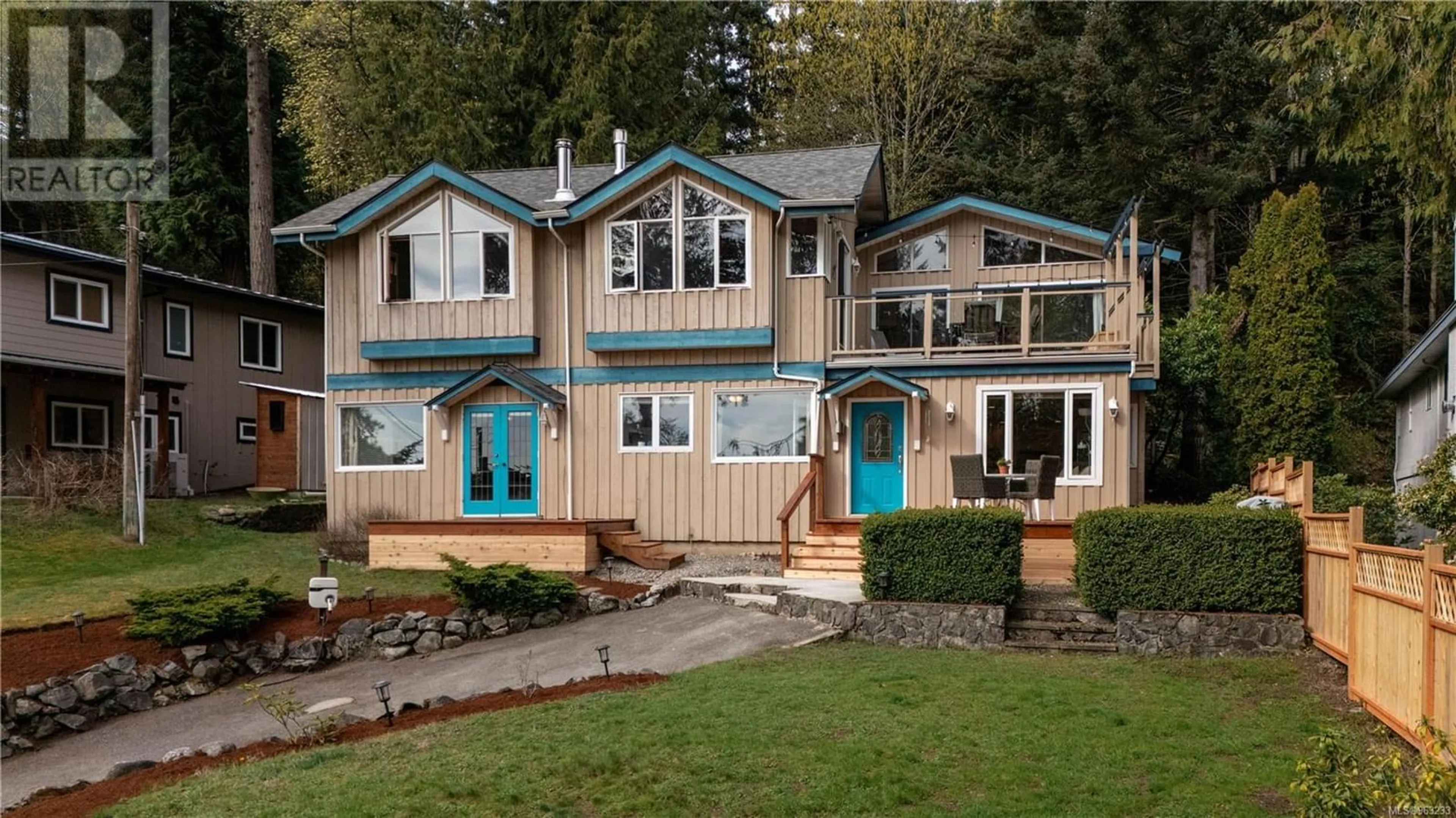 Frontside or backside of a home for 5018 Lochside Dr, Saanich British Columbia V8Y2E7