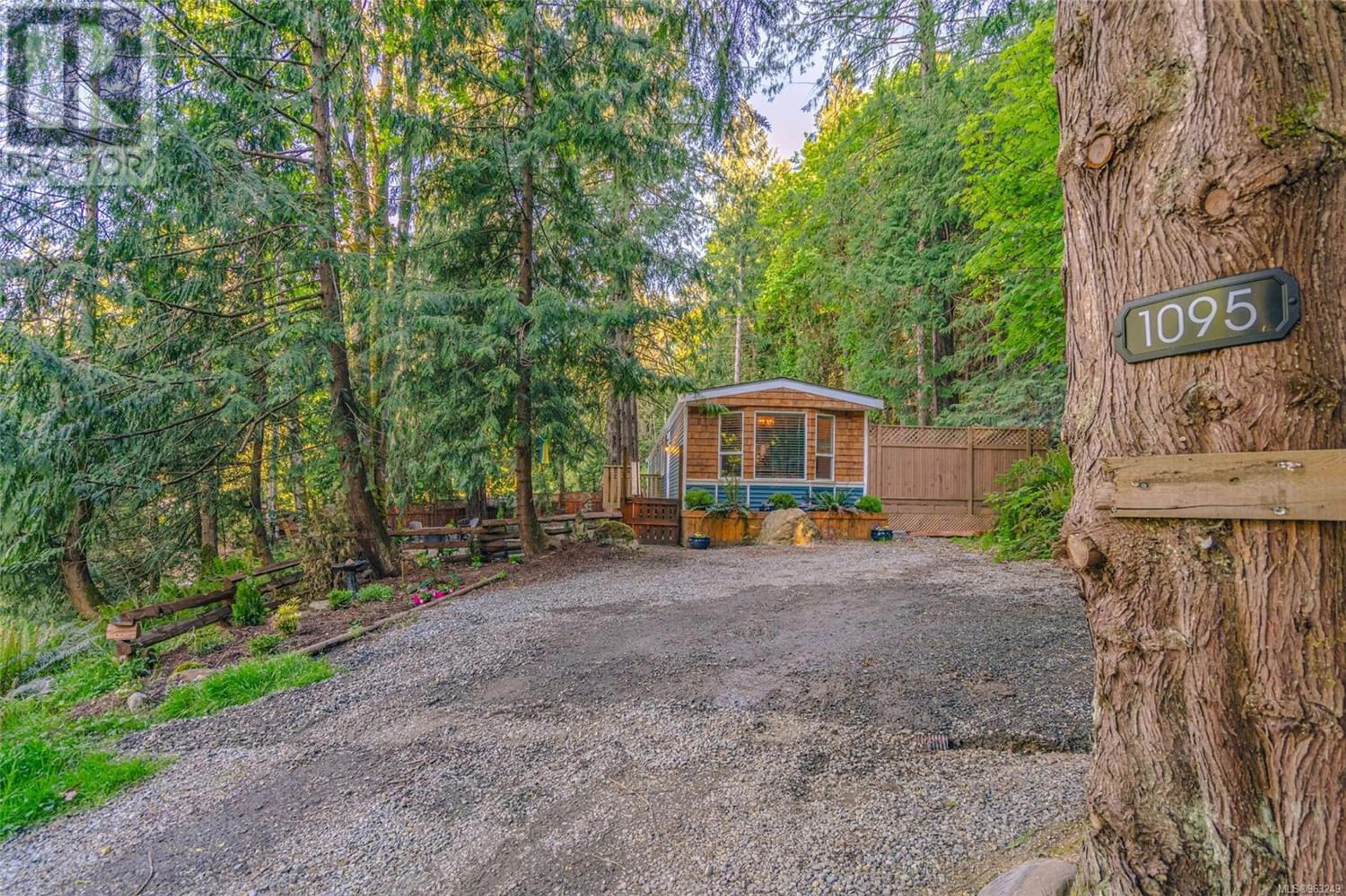 Cottage for 1095 Bertha Ave, Gabriola Island British Columbia V0R1X3