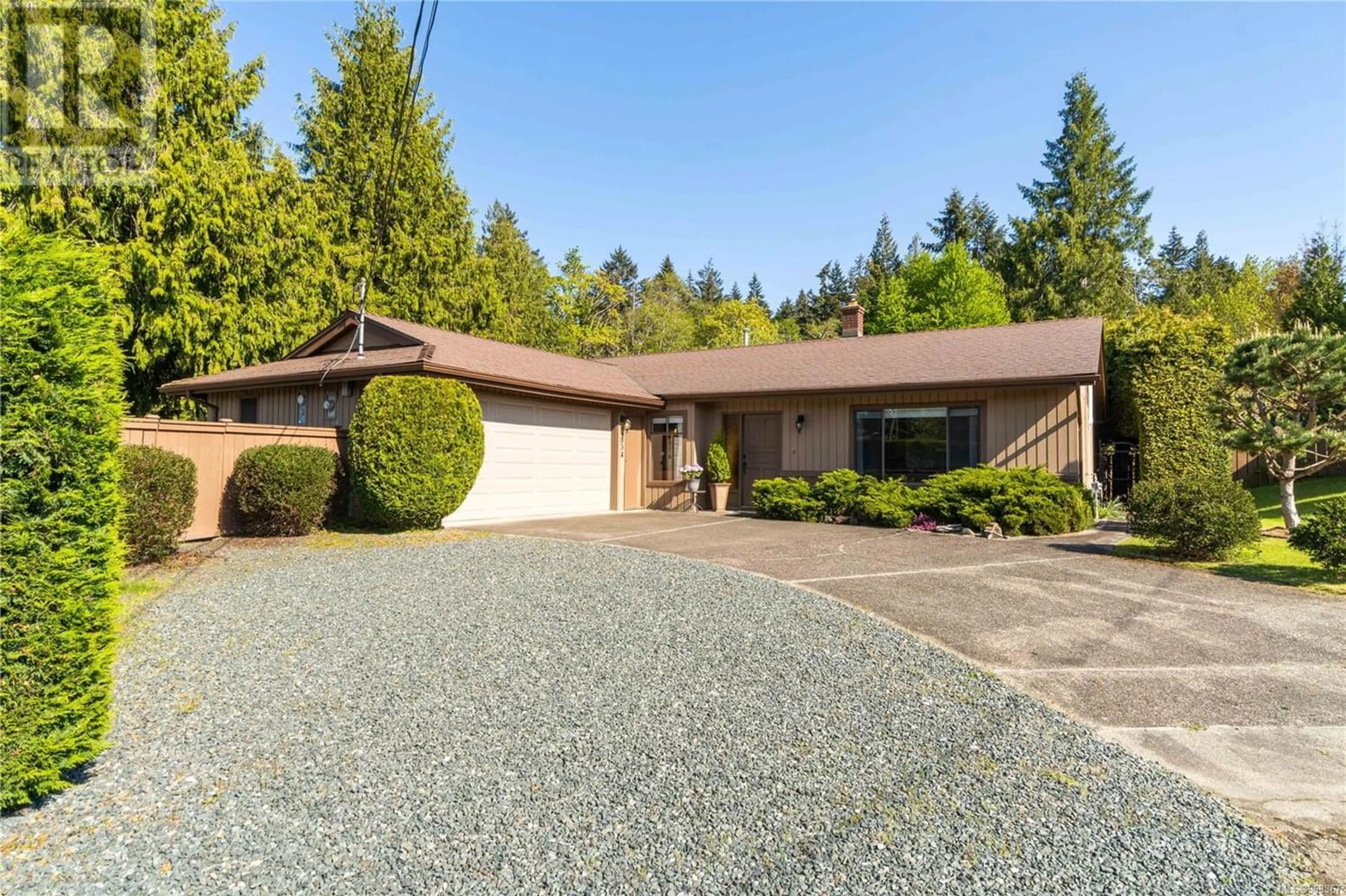 Frontside or backside of a home for 834 Sonora Pl, Qualicum Beach British Columbia V9K1R4