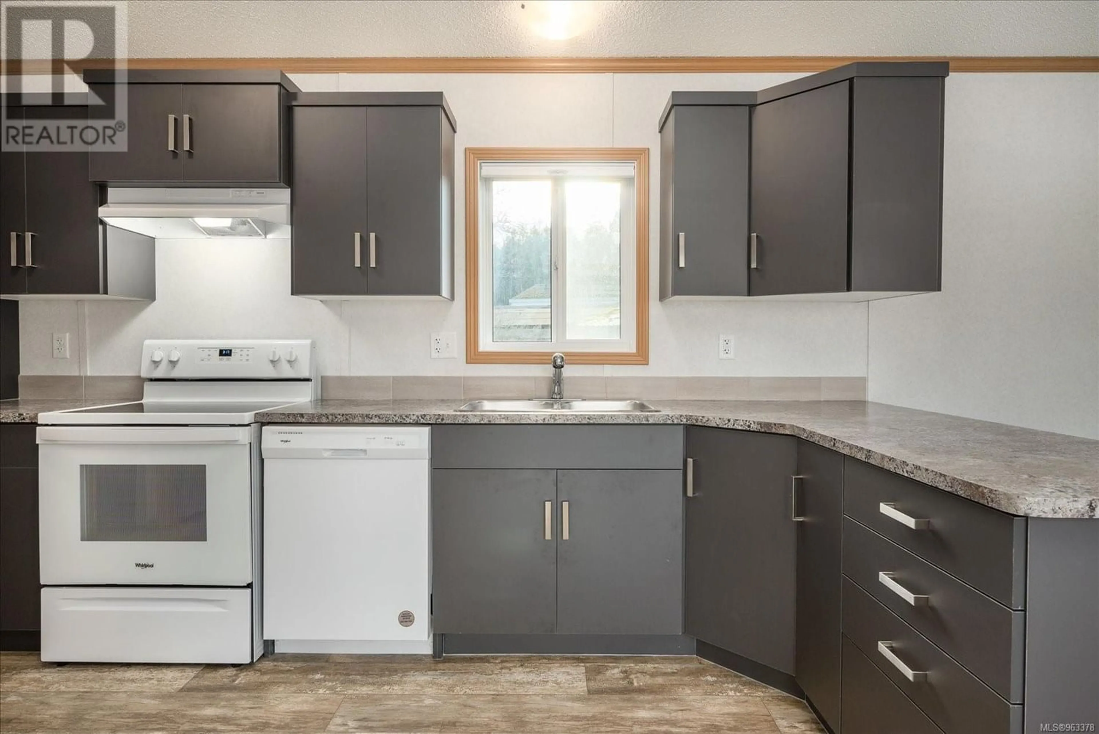Standard kitchen for 11 6820 Parklands Pl, Lantzville British Columbia V0R2H0