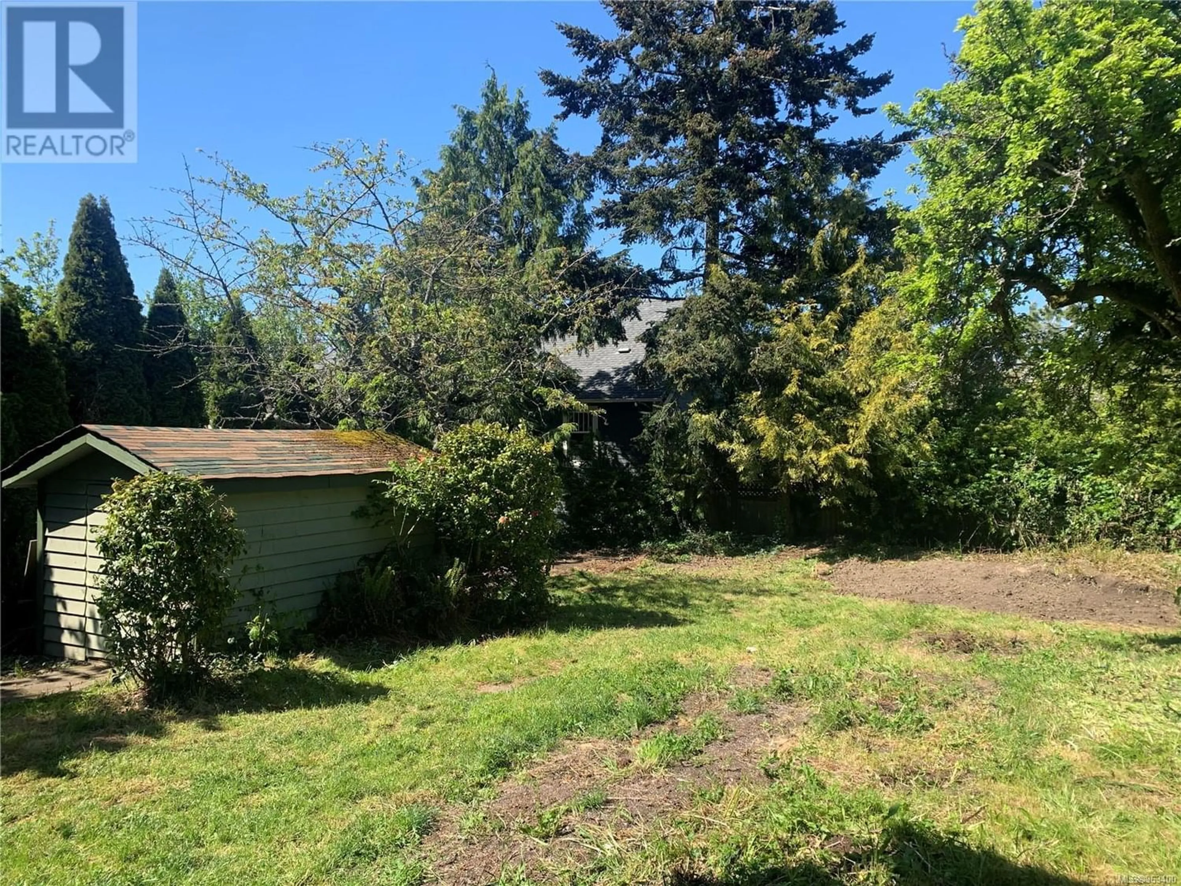 Fenced yard for 2808 Graham St, Victoria British Columbia V8T3Z4