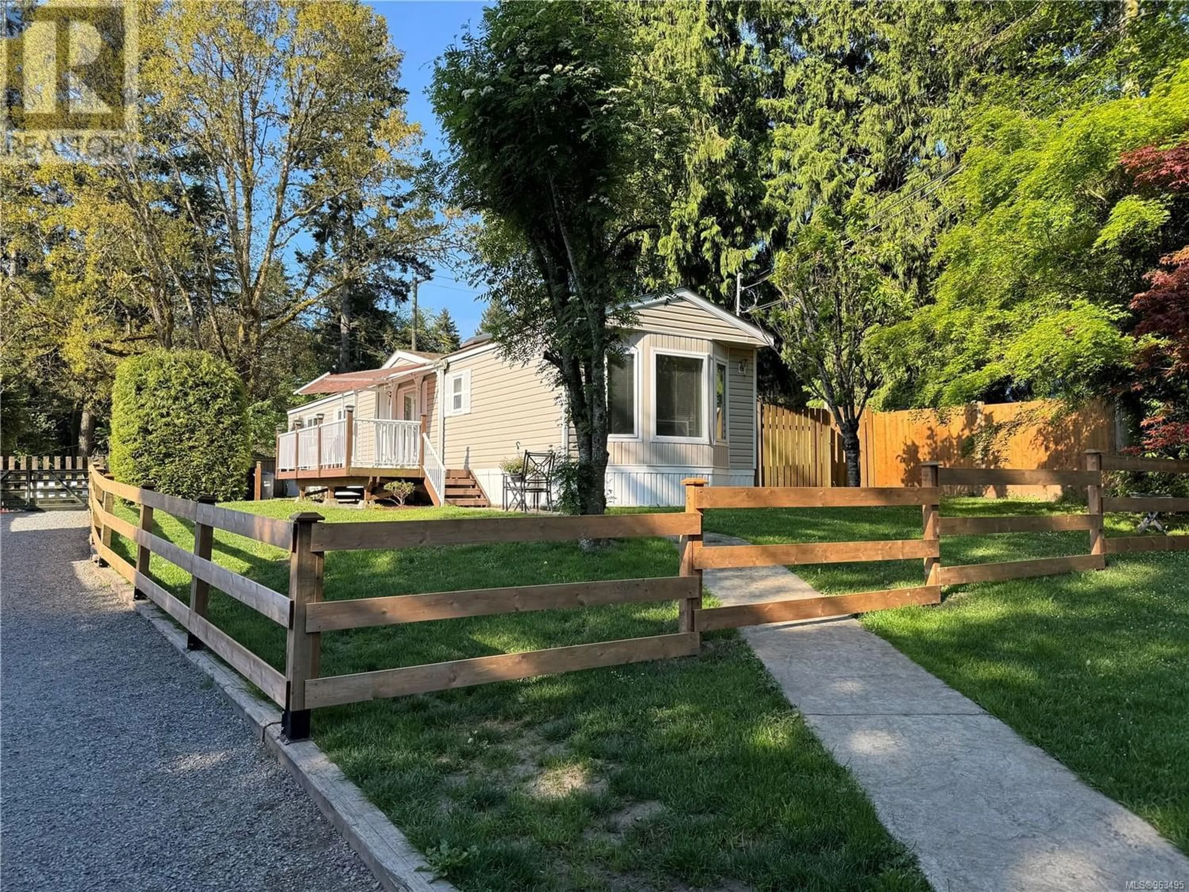 Fenced yard for A 1636 Cedar Rd, Nanaimo British Columbia V9X1L4
