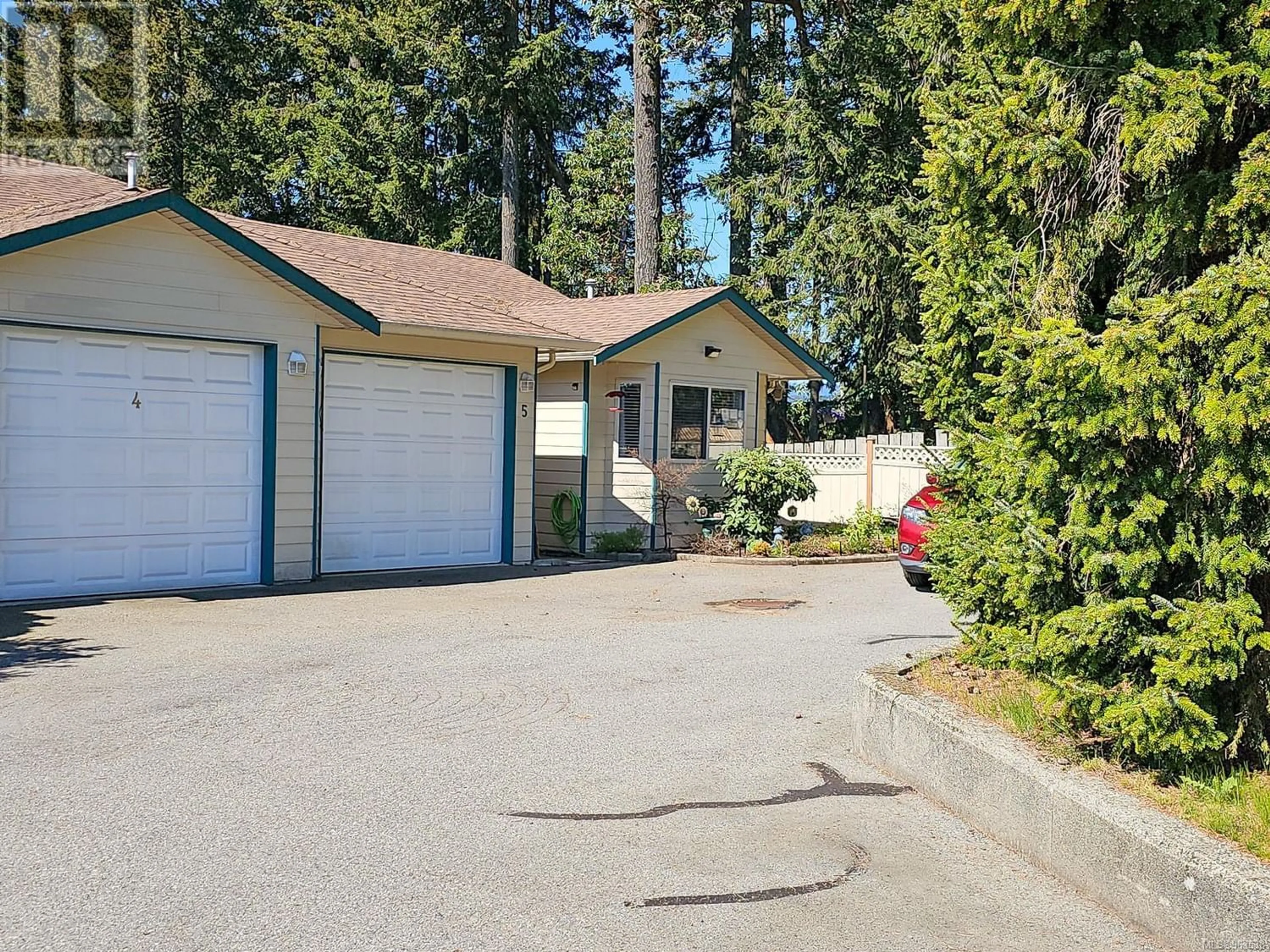 Frontside or backside of a home for 5 4271 Wellington Rd, Nanaimo British Columbia V9T2H2