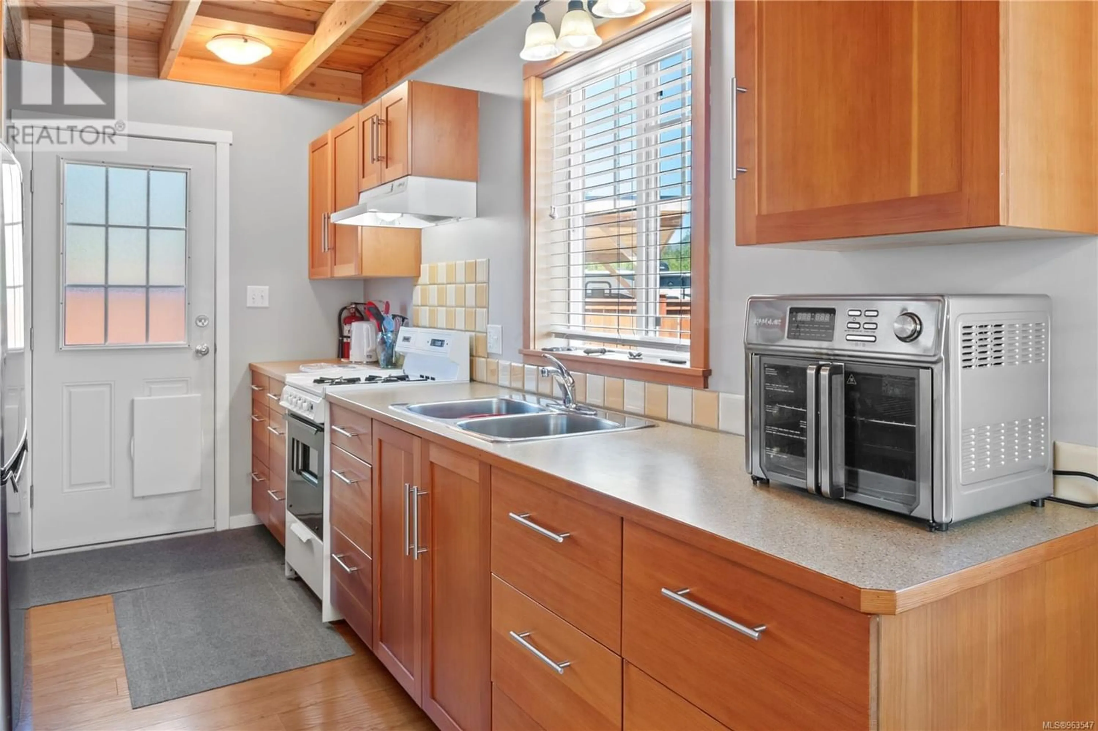 Standard kitchen, wood floors, cottage for 1129 Fifth Ave, Ucluelet British Columbia V0R3A0