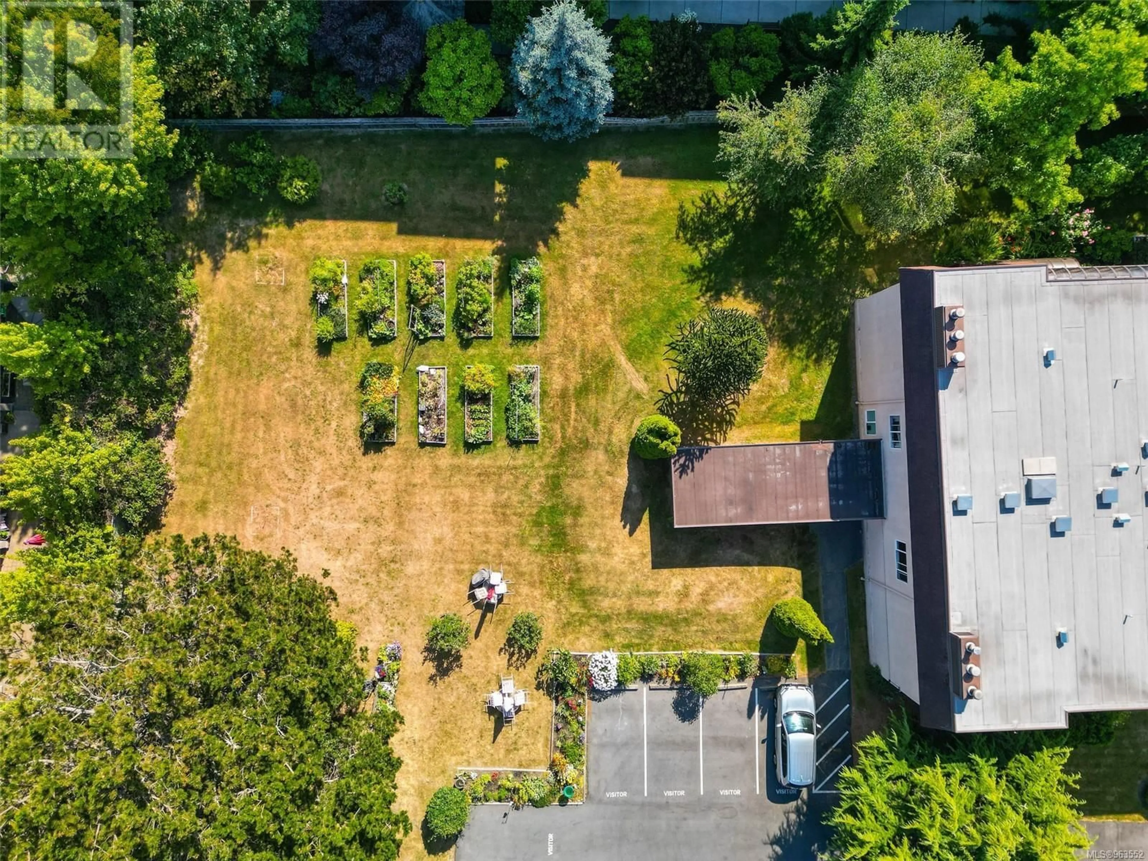 Fenced yard for 204 2286 Henry Ave, Sidney British Columbia V8L2B2