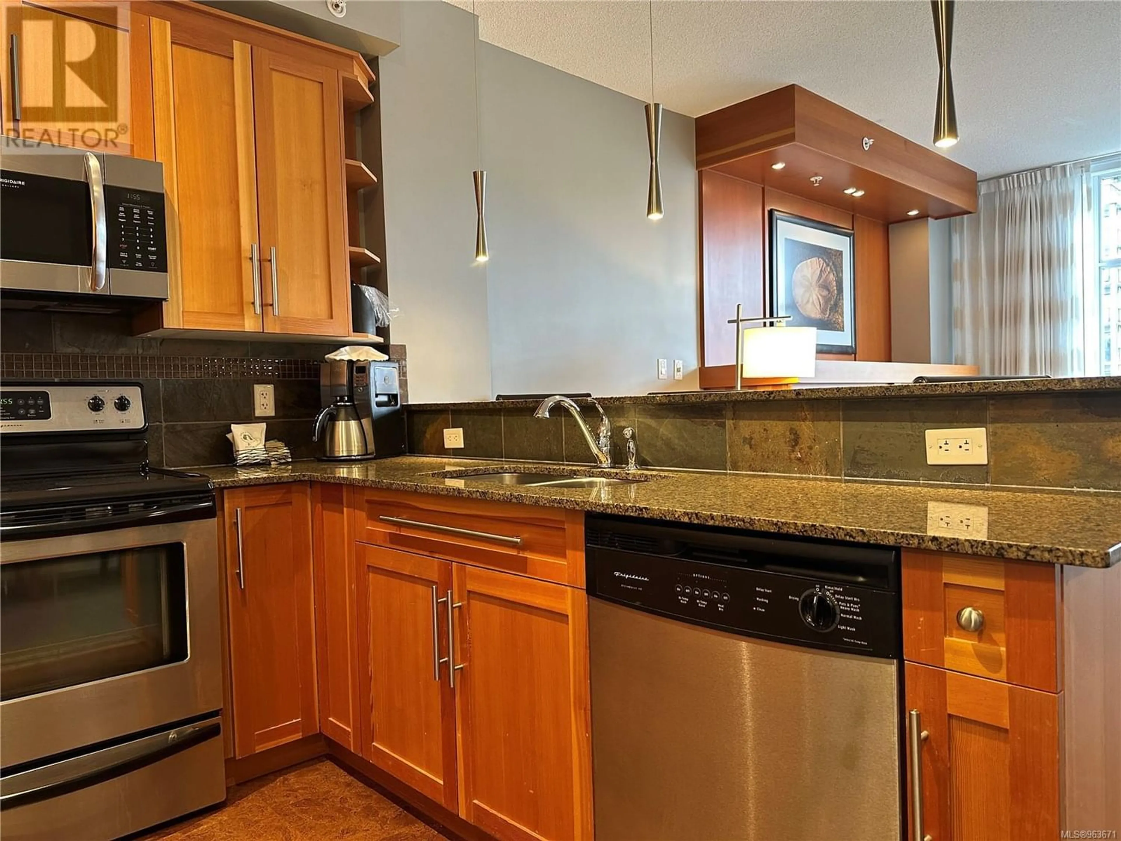 Standard kitchen for 303D 181 Beachside Dr, Parksville British Columbia V9P0B1