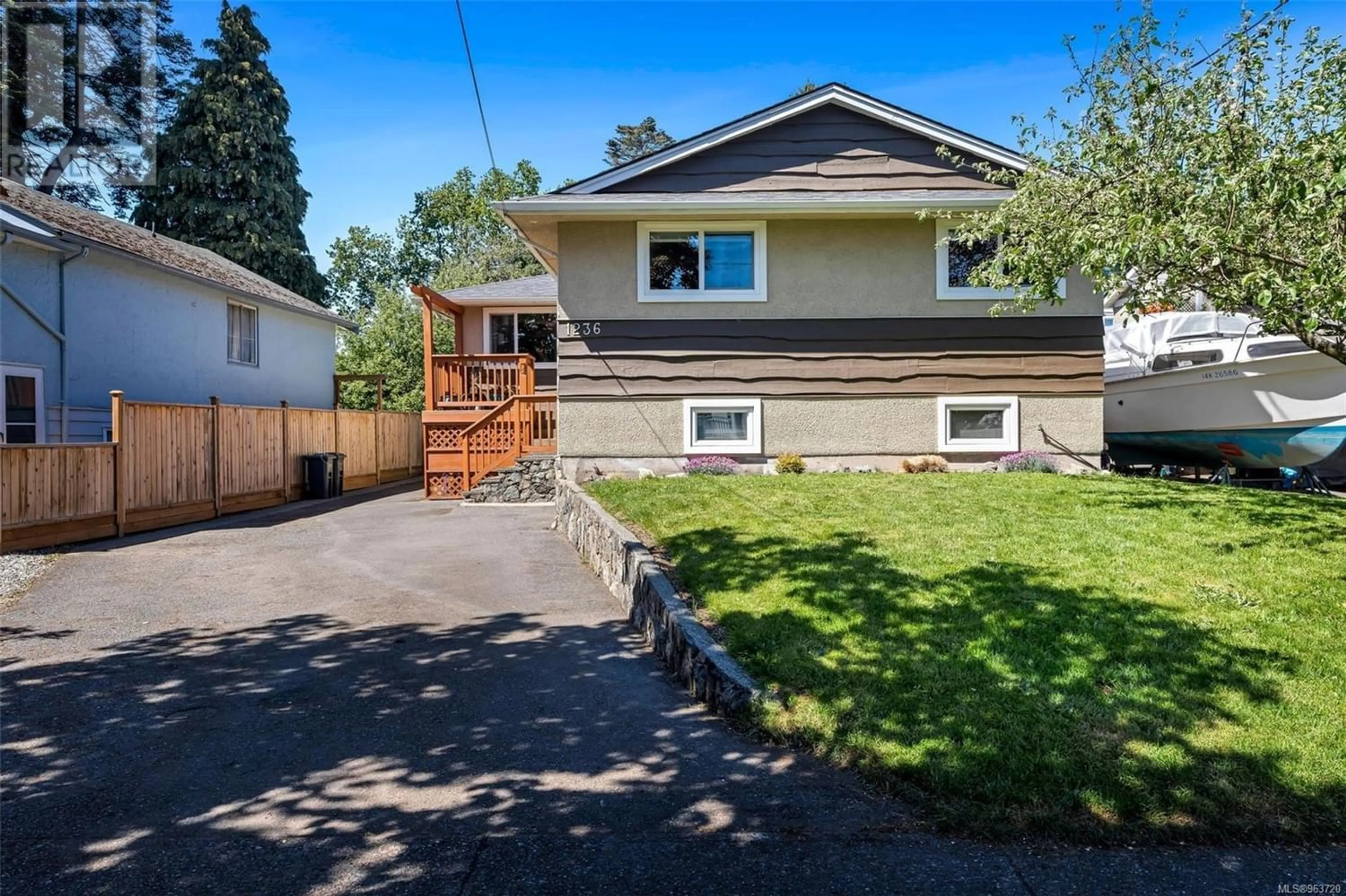Frontside or backside of a home for 1236 Effingham St, Esquimalt British Columbia V9A4Y2