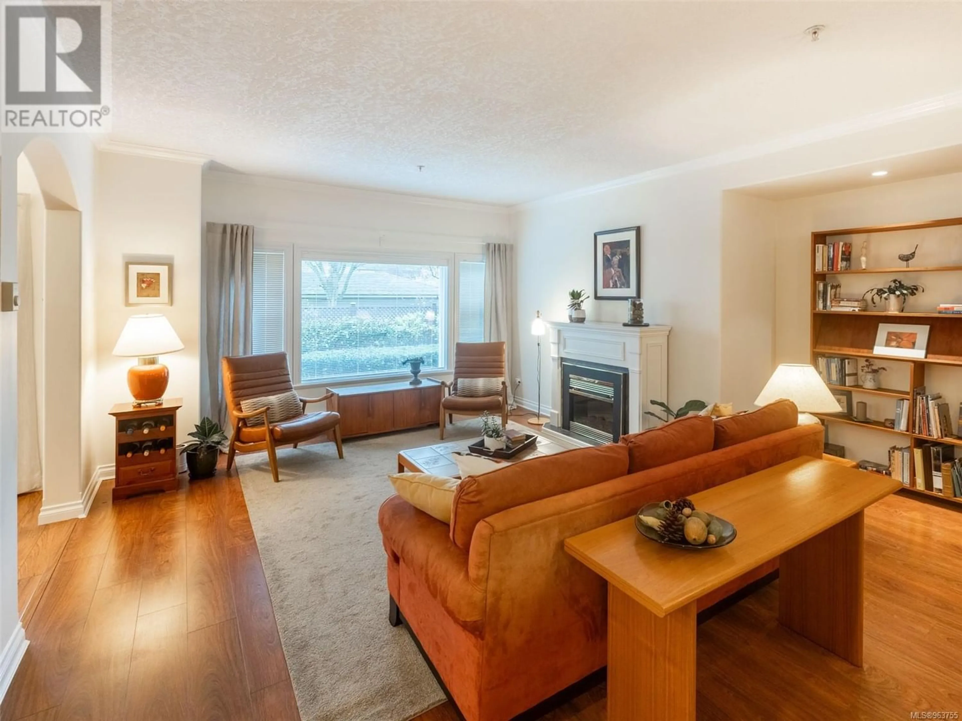 Living room for 102 9960 Fourth St, Sidney British Columbia V8L2Z7