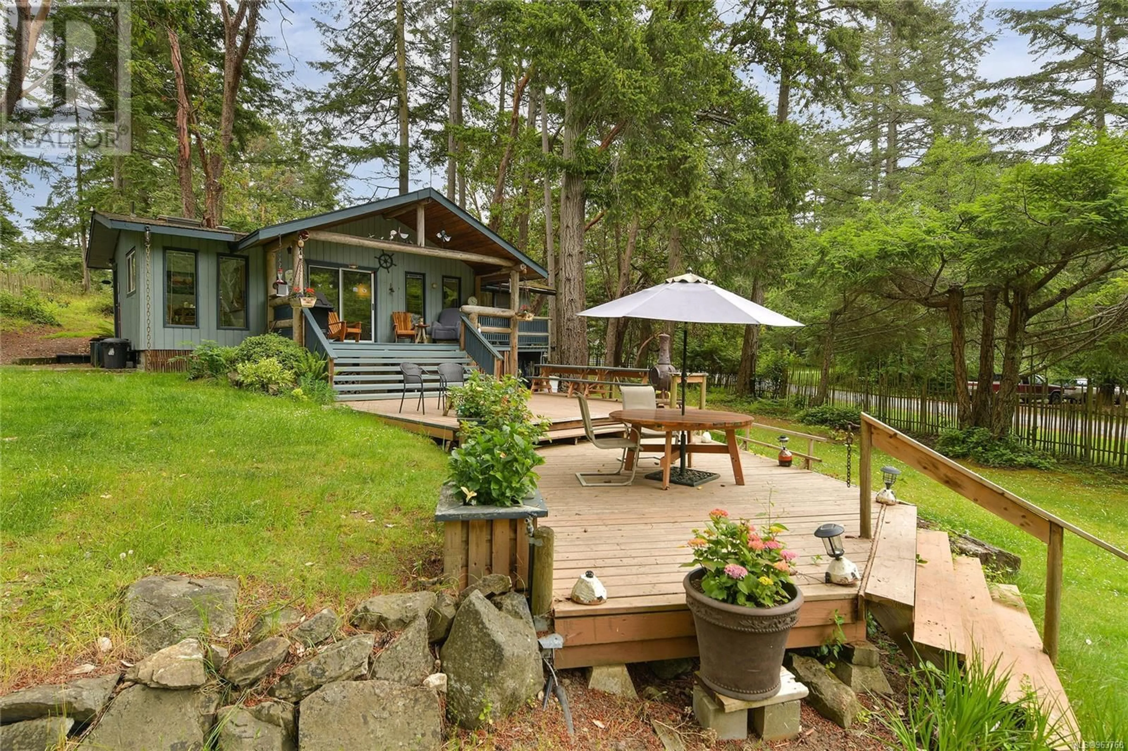 Patio for 195 Cherry Tree Lane, Mayne Island British Columbia V0N2J1