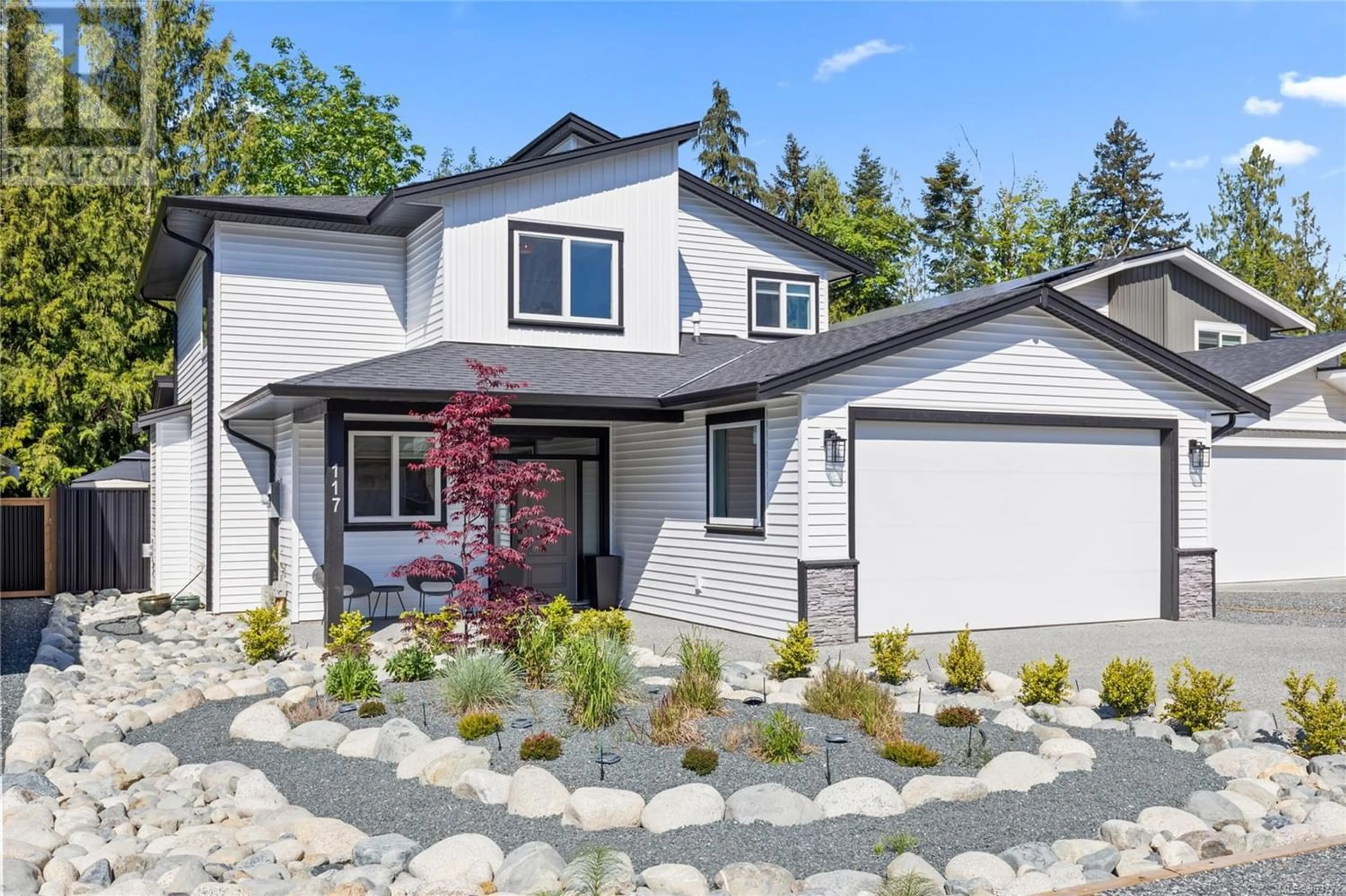 Home with vinyl exterior material for 117 Burns Pl, Ladysmith British Columbia V9G1P8