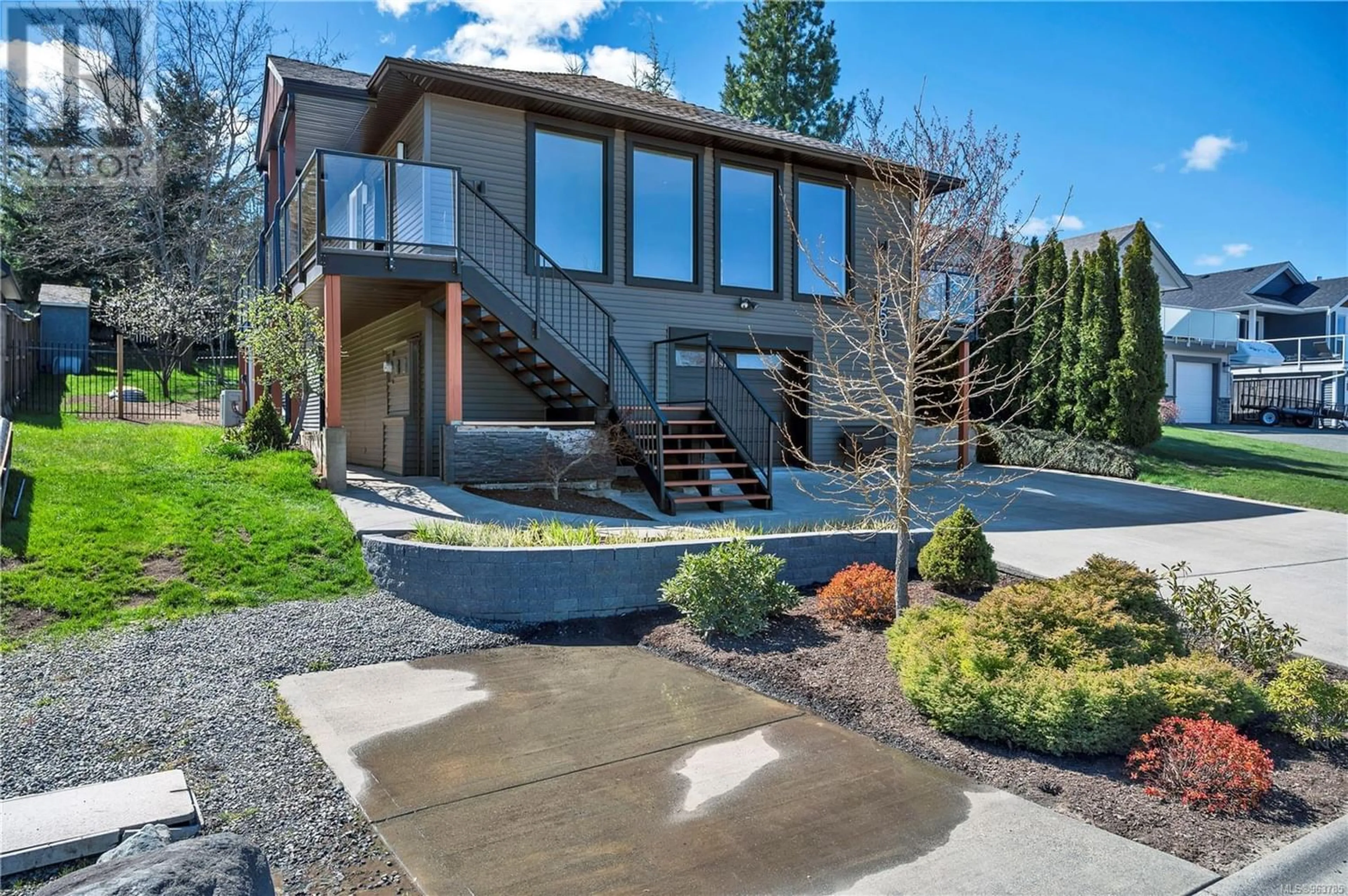 Frontside or backside of a home for 953 Holm Rd, Campbell River British Columbia V9H1V7