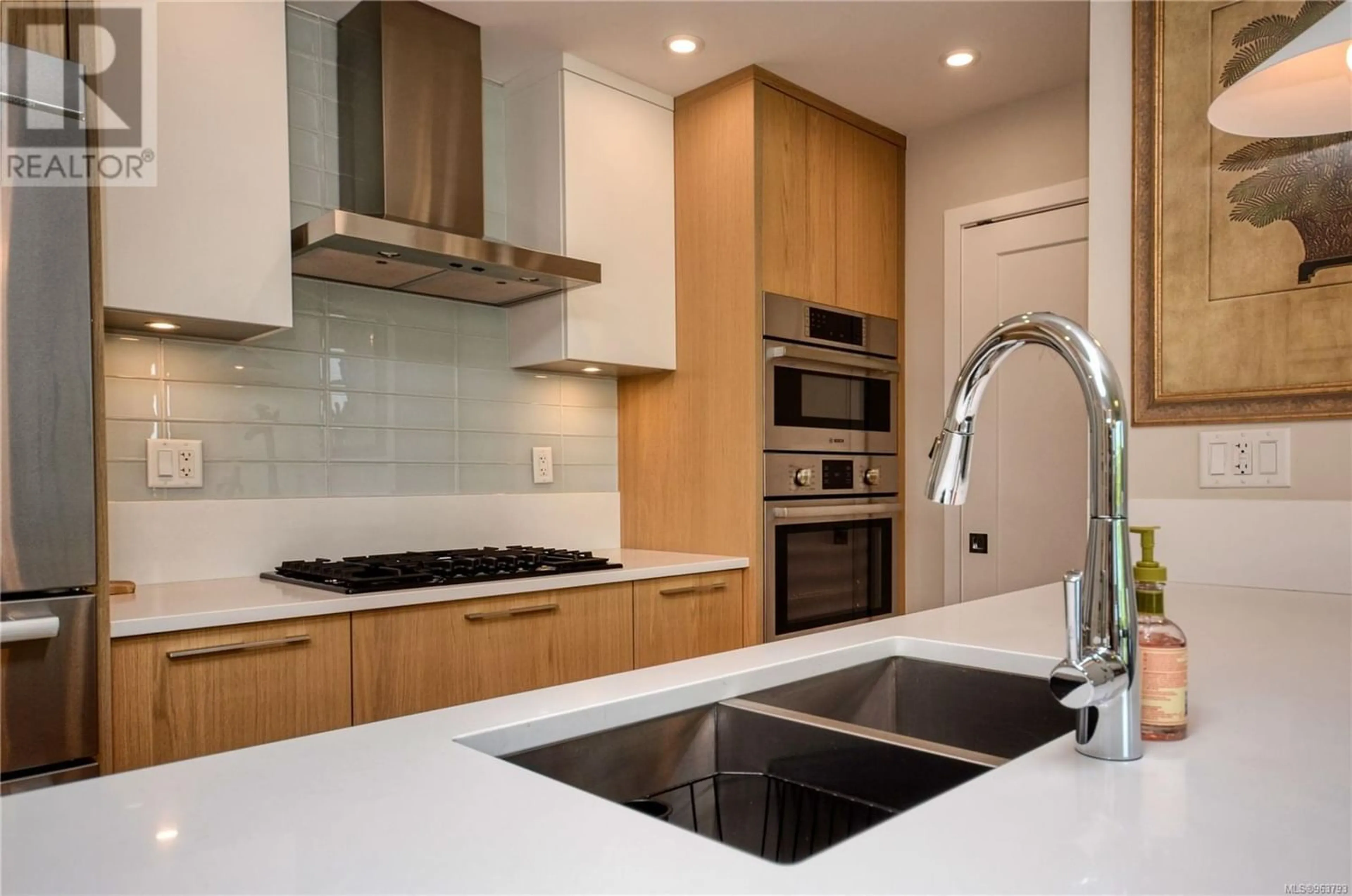 Contemporary kitchen for 409 9861 Third St, Sidney British Columbia V8L4T9