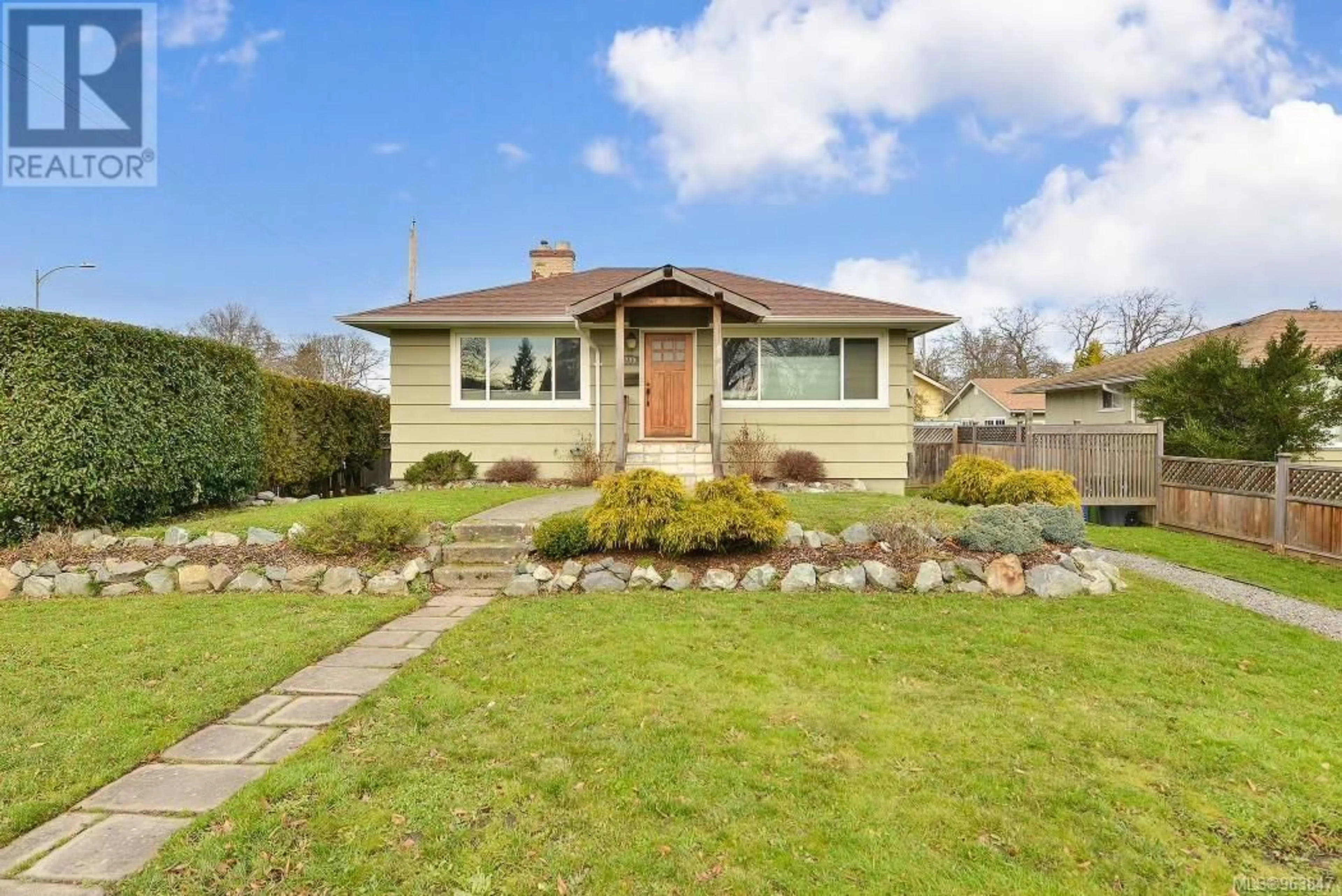 Frontside or backside of a home for 1700 Albert Ave, Victoria British Columbia V8R1Z1