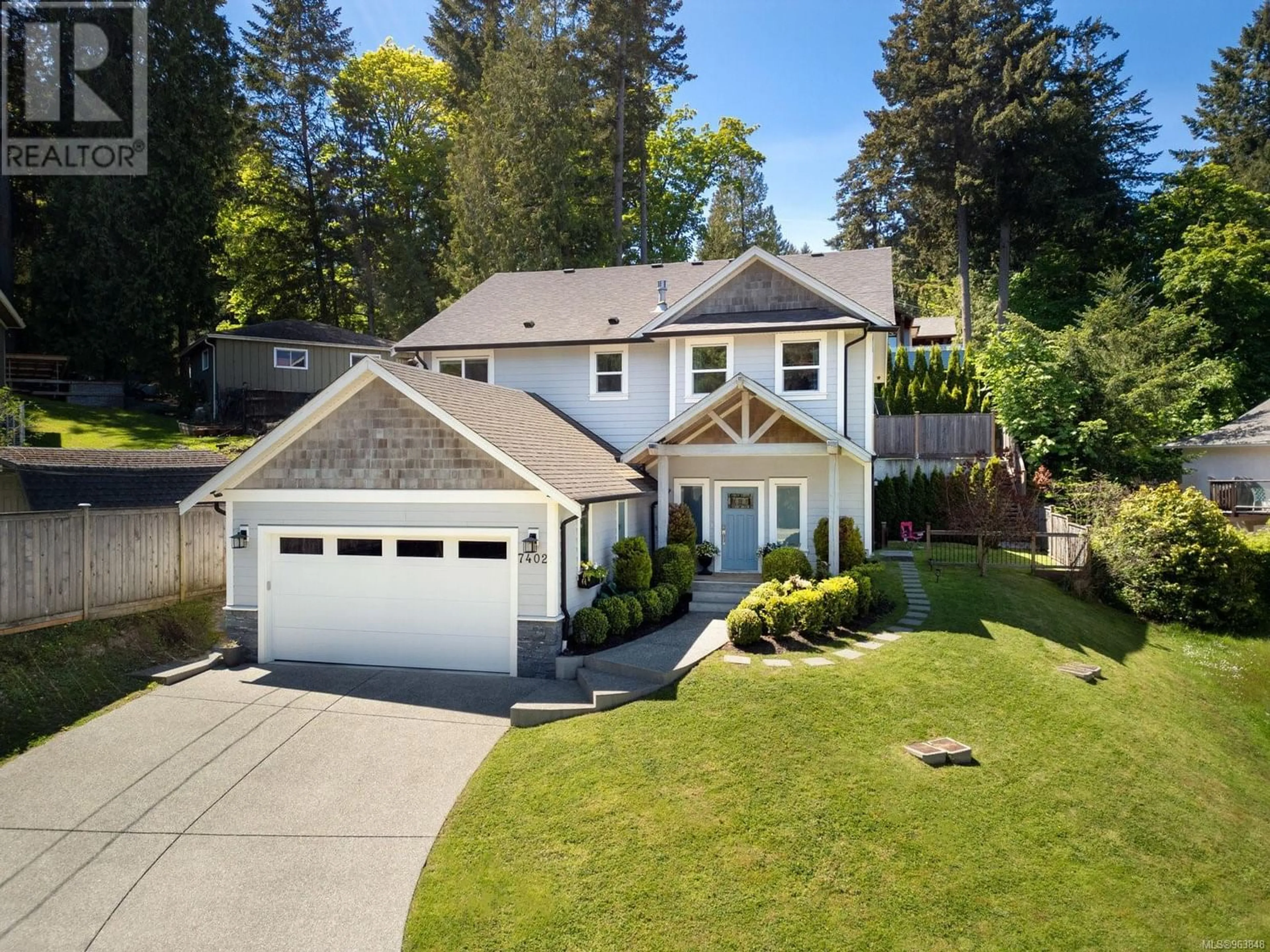 Frontside or backside of a home for 7402 East Saanich Rd, Central Saanich British Columbia V8M1W2
