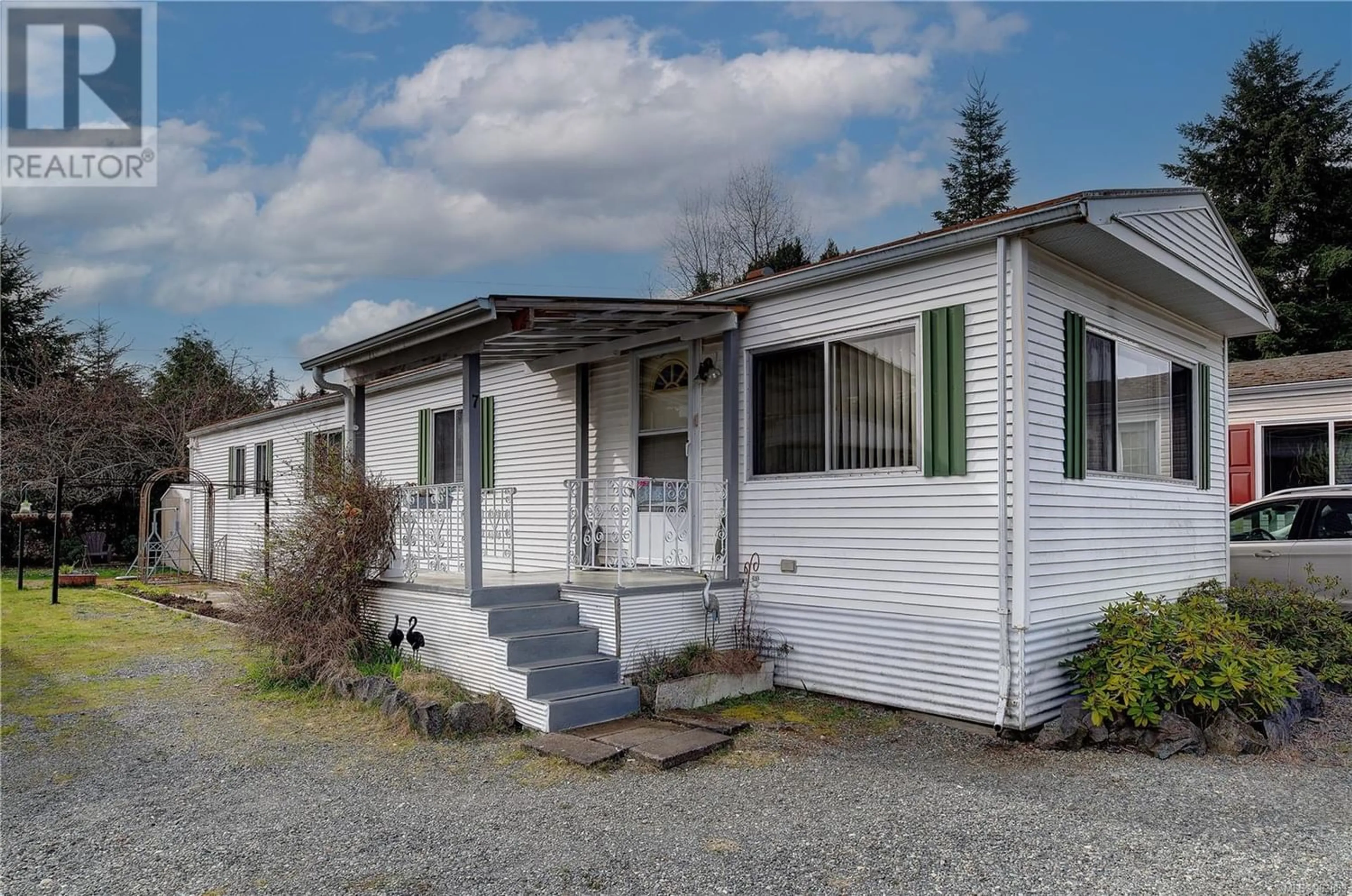 Home with vinyl exterior material for 7 6820 Parklands Pl, Lantzville British Columbia V0R2H0